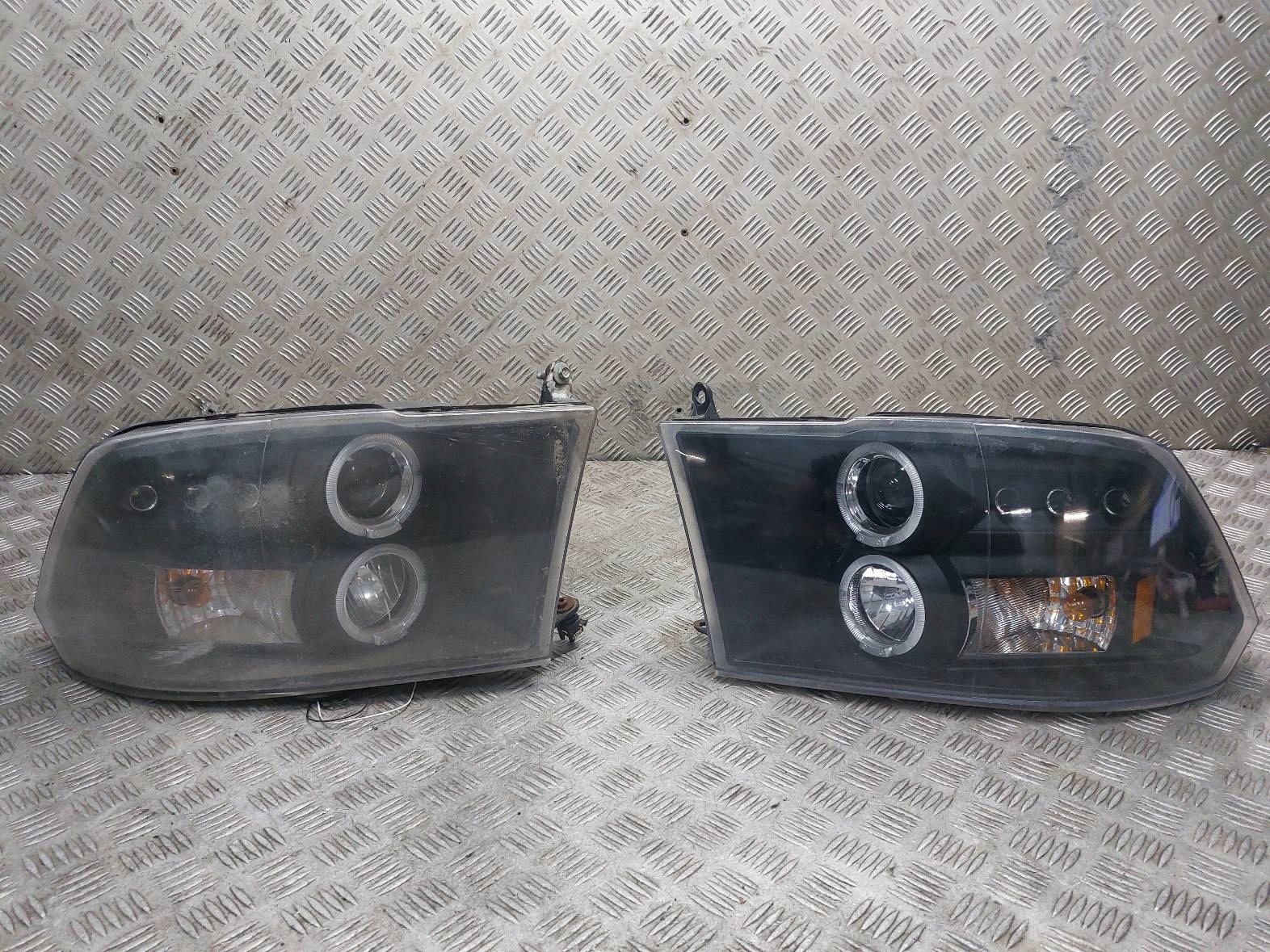 light left front + right front RAM 1500 and LIFT 2013