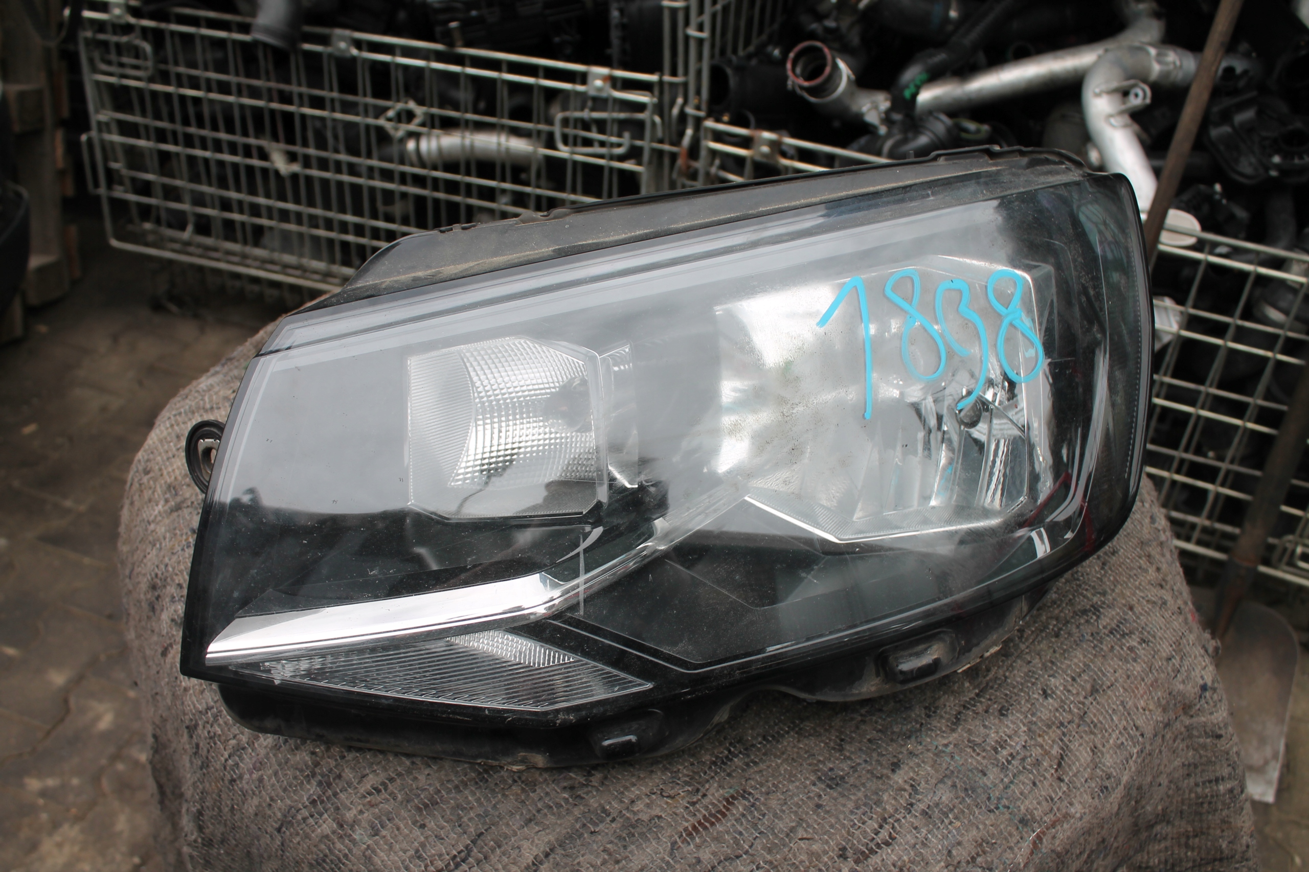 1838. REFLEKTOR left VW T6 7E1941015AB
