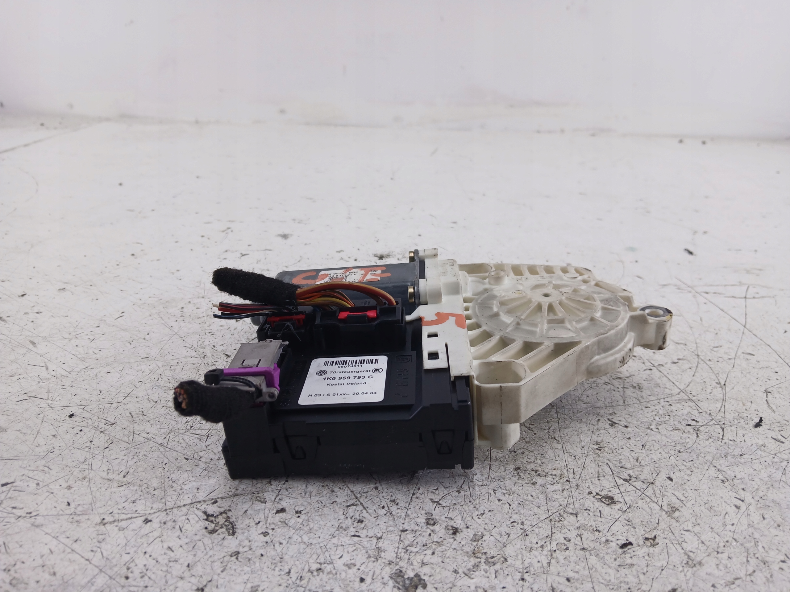 VW GOLF V mini motor windows left front 1K3837401E