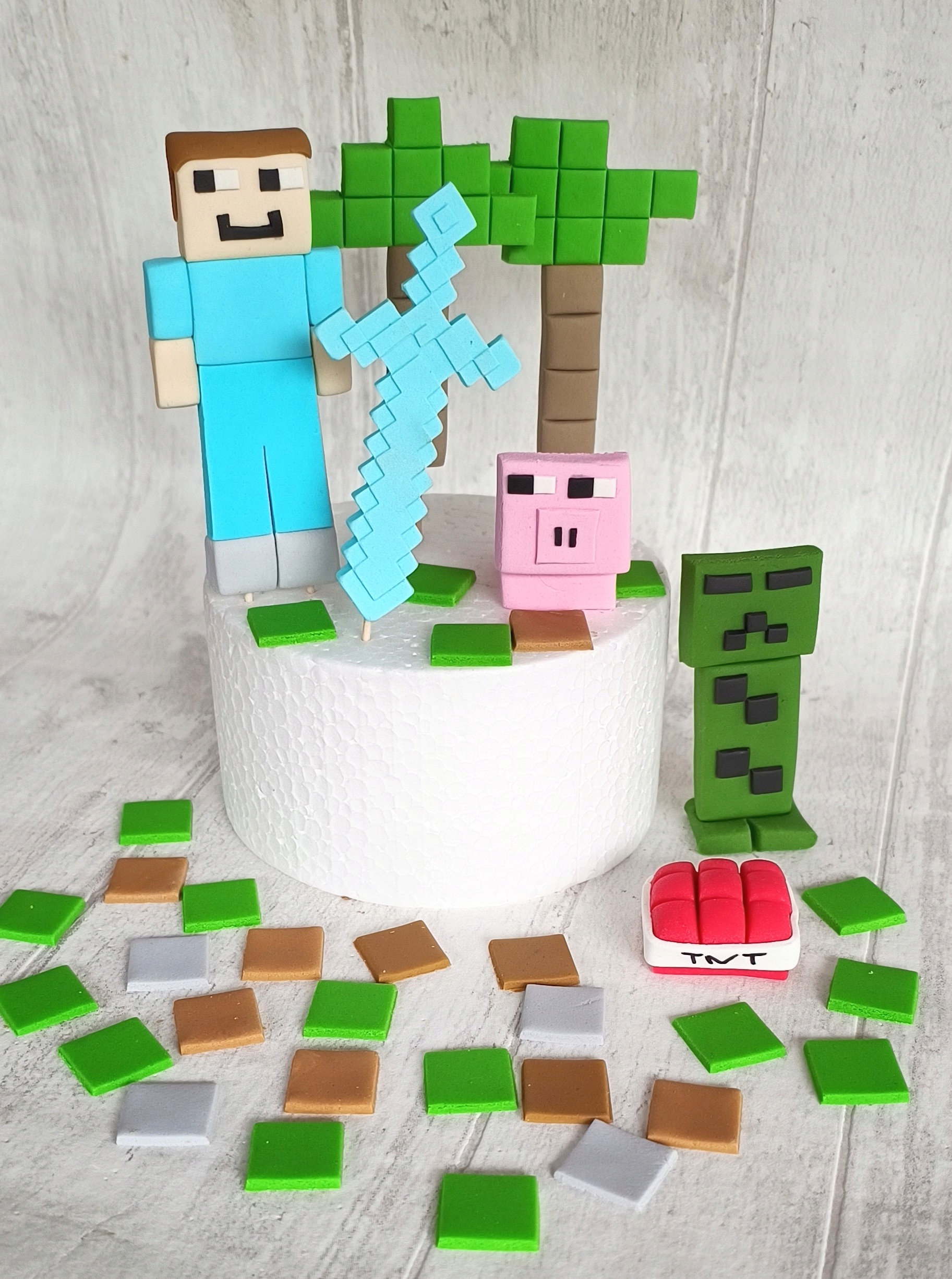 Levně Steve Minecraft Meč Tnt prase creeper strom Sada z cukrové hmoty