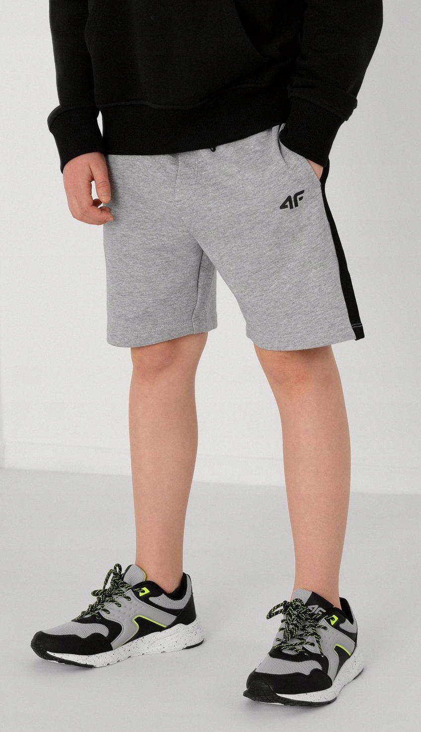 SPODENKI Dresowe DZIECIĘCE 4F Sportowe PIŁKARSKIE Rozmiar 116-122