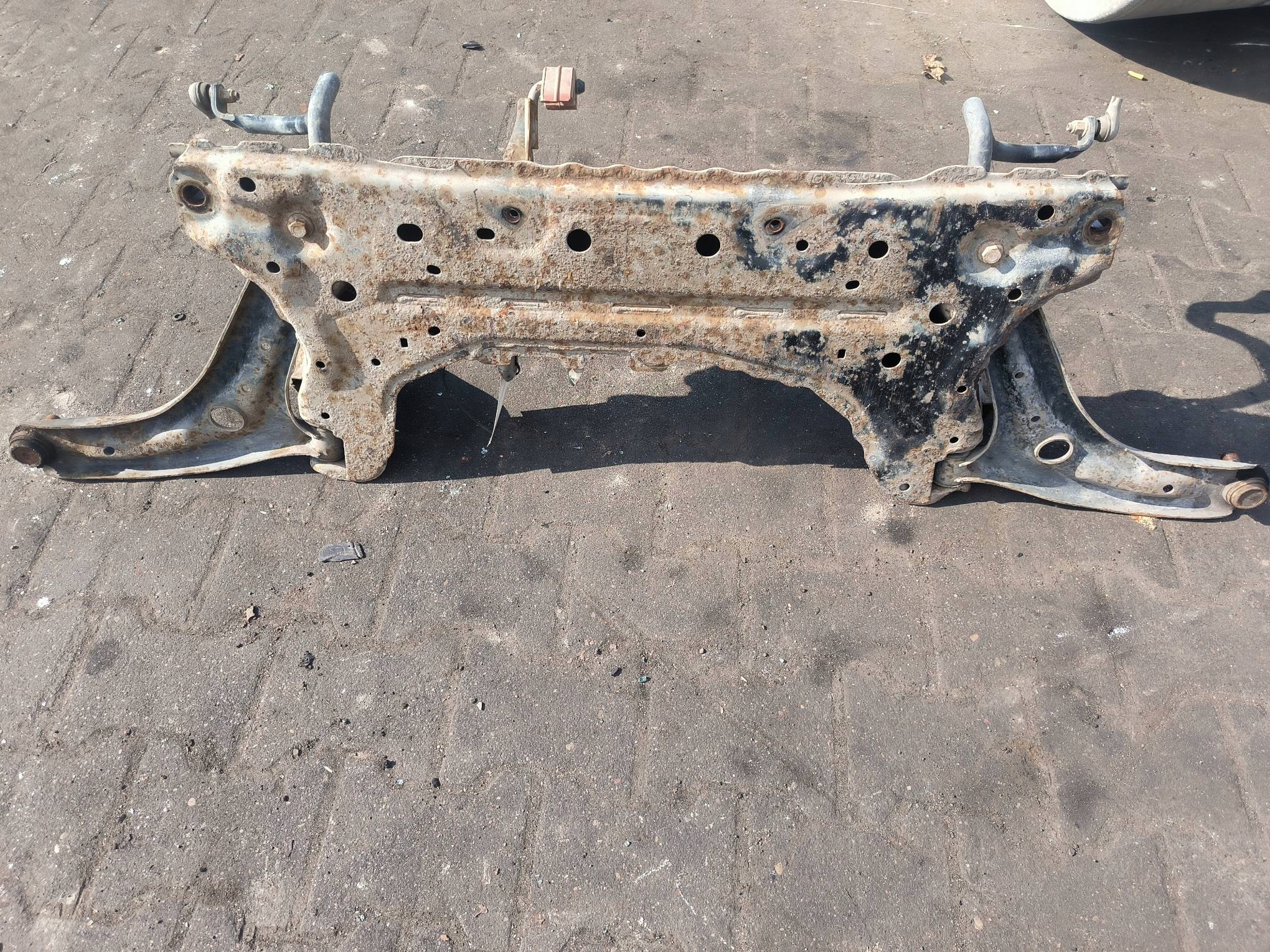 axle beam front 1.25 FORD FIESTA MK7 VII