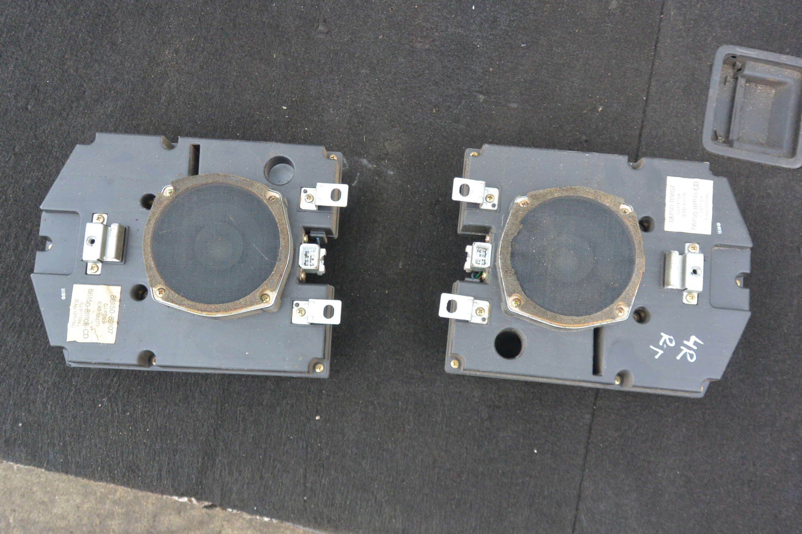 speaker SUBWOOFER rear part KPL TOYOTA 4RUNNER II