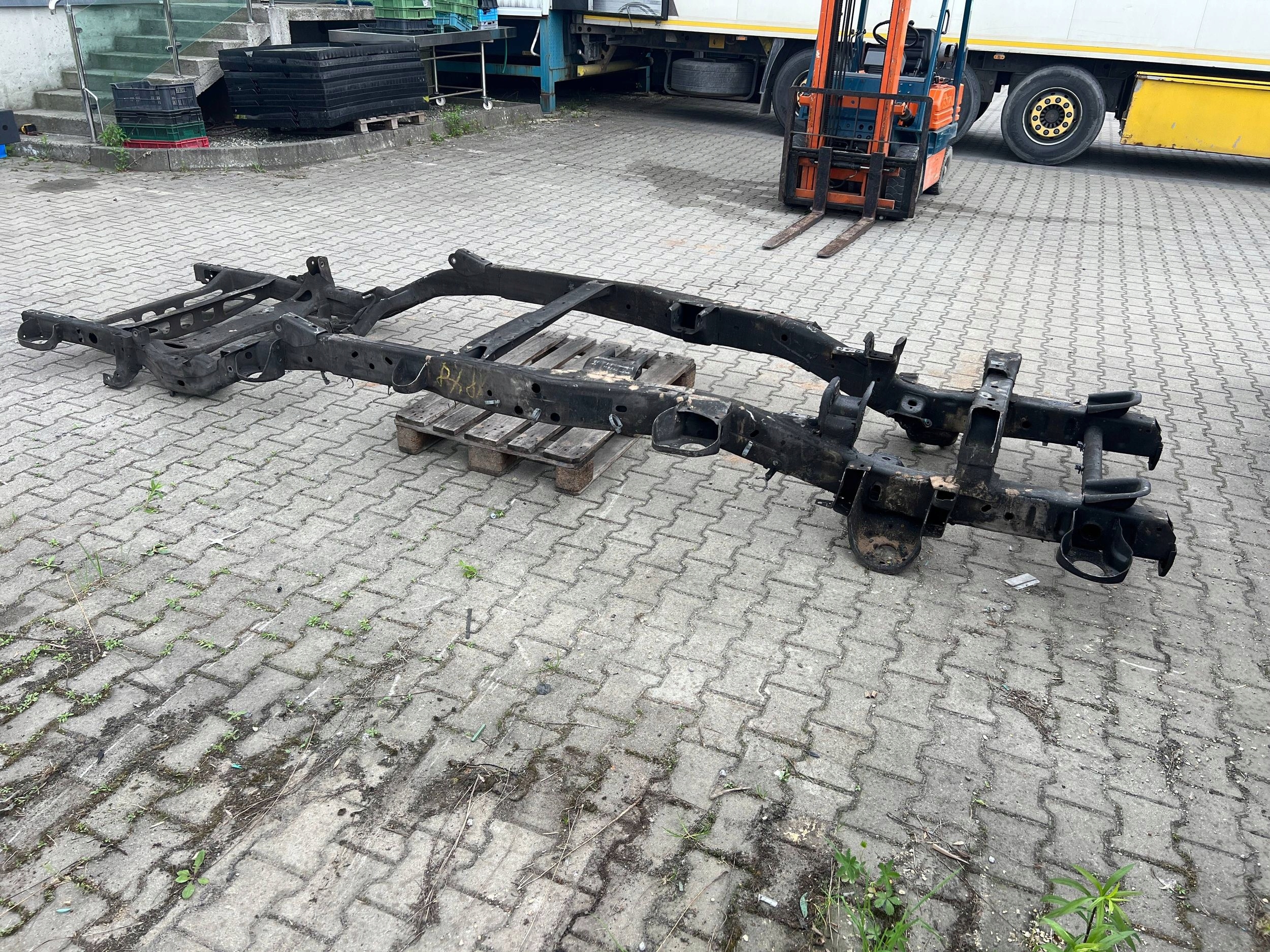 Rama nosna 6.2l Cadillac Escalade IV 2014+