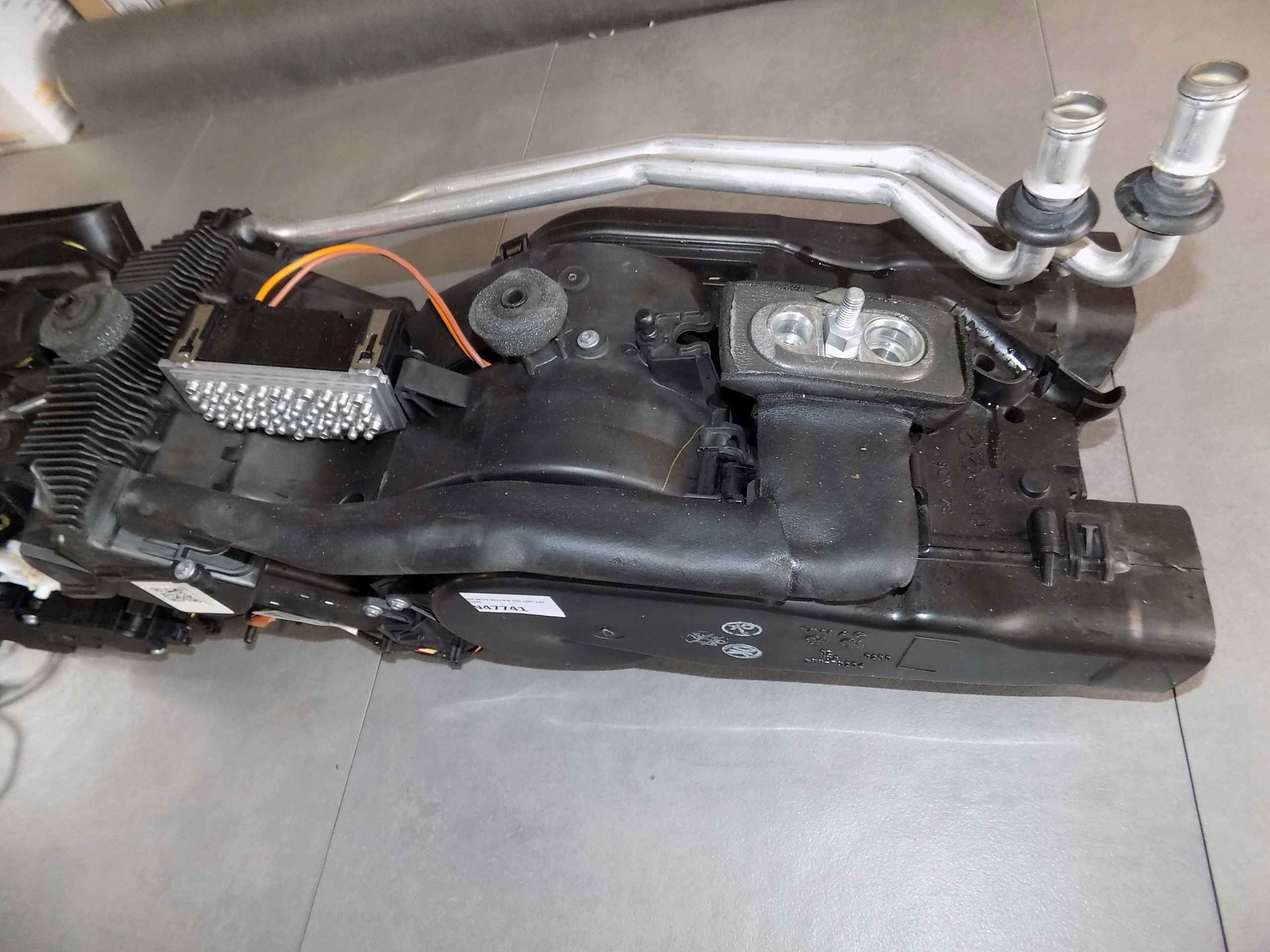 AUDI S8 A8 D4 ohřívač záď 4H0820004C