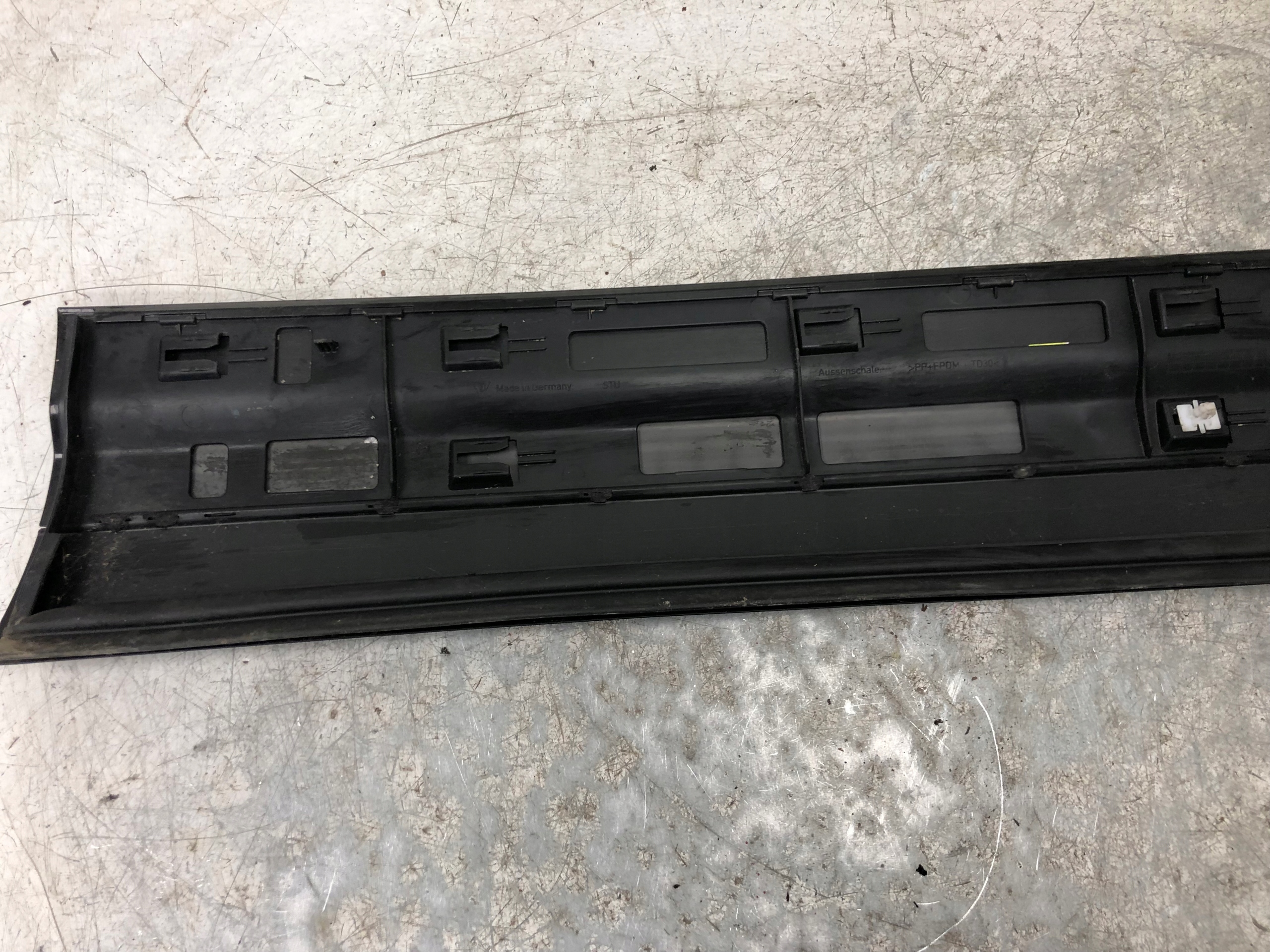 moulding left front PORSCHE CAYENNE 7P5837787Q