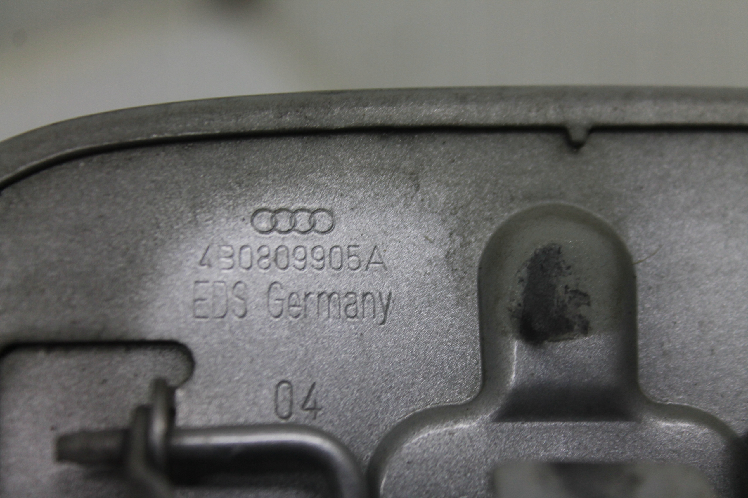 Volet trappe carburant Carburant 4B0809905A AUDI LY7W