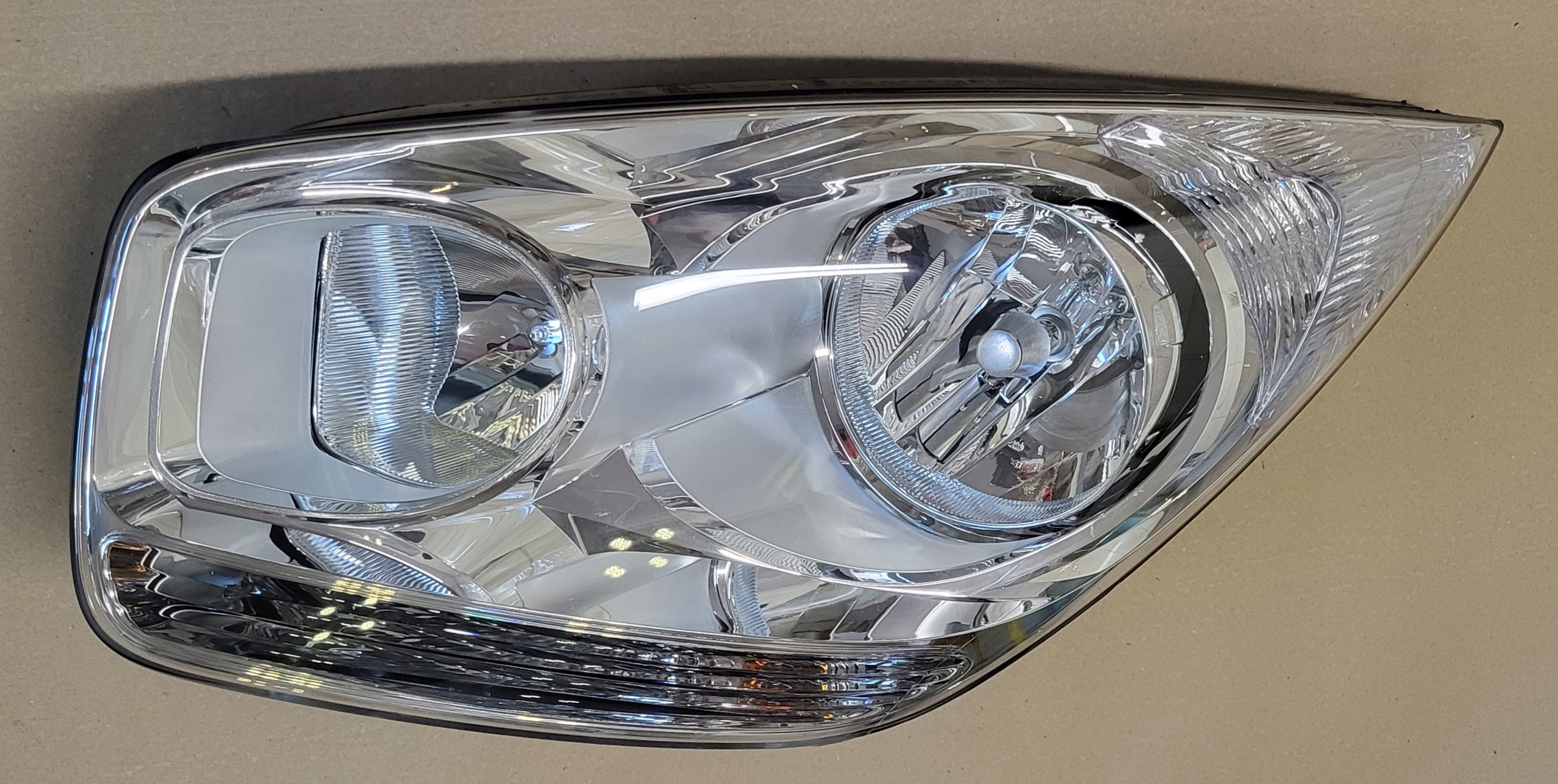 light front left REFLEKTOR L KIA VENGA original EUROPA