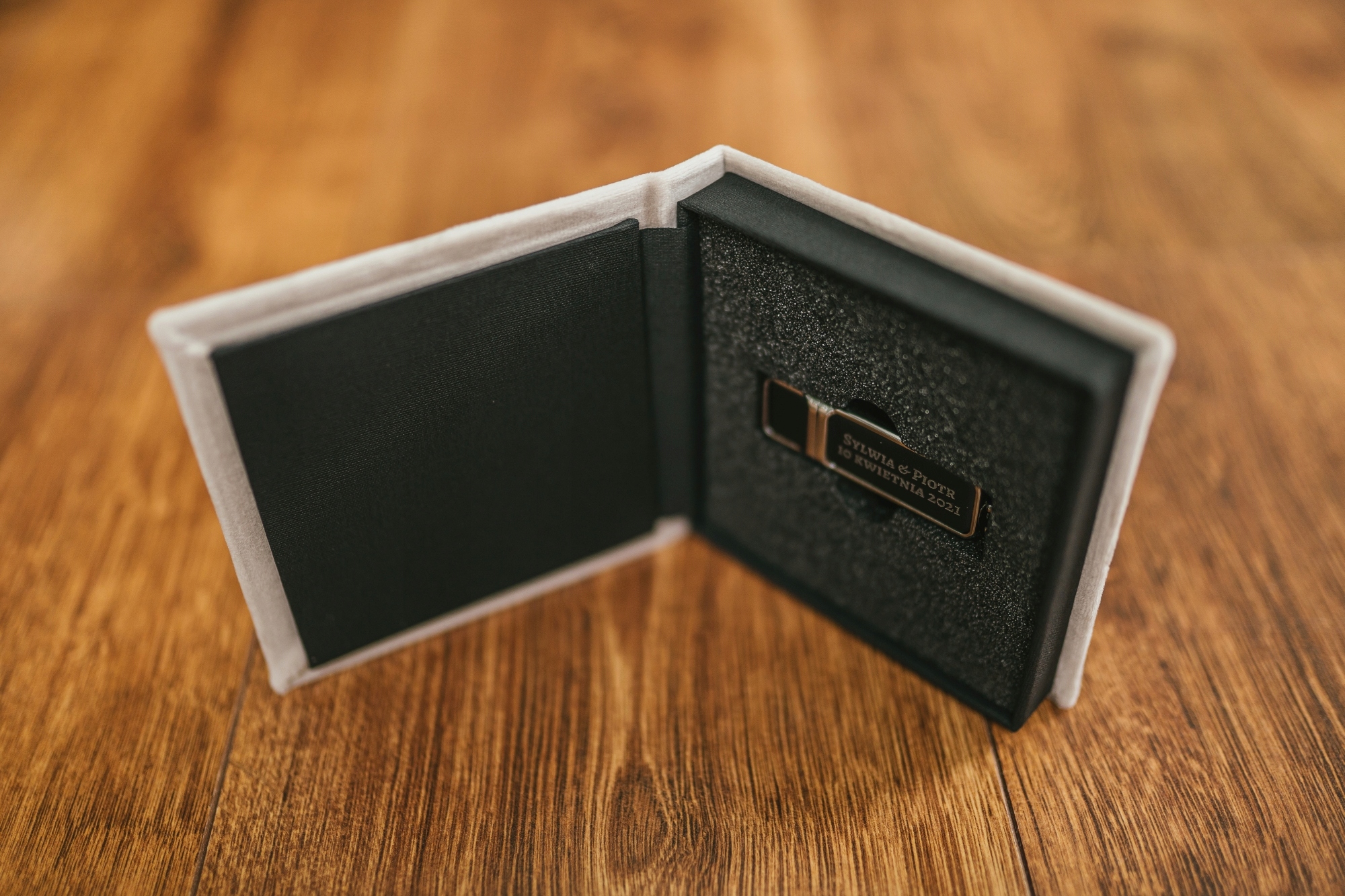 Pudełko etui na pendrive WELUR + 64GB USB3 Grawer Kod producenta 01