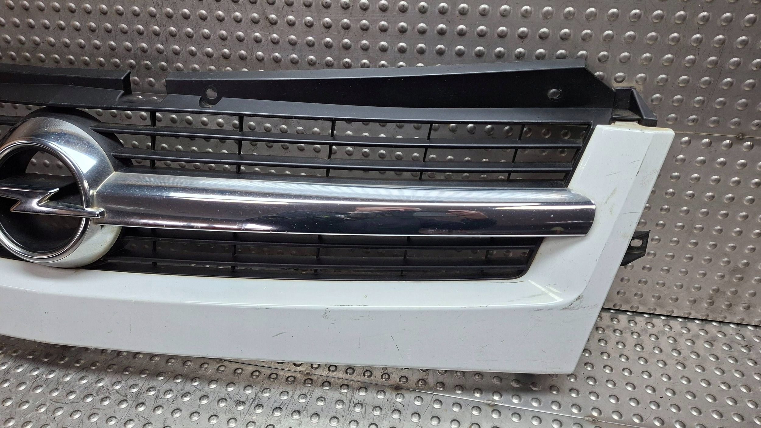 Grille 8200233763 OPEL MOVANO A LIFT 2003