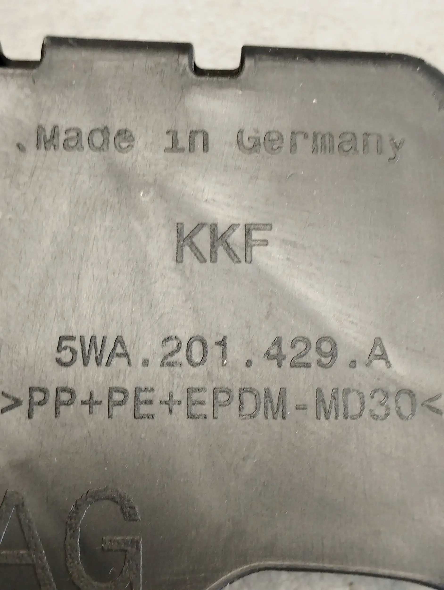 Audi S3 A3 8Y Blende Abdeckung Behälter des Kraftstoffsbehälters 5WA201429A