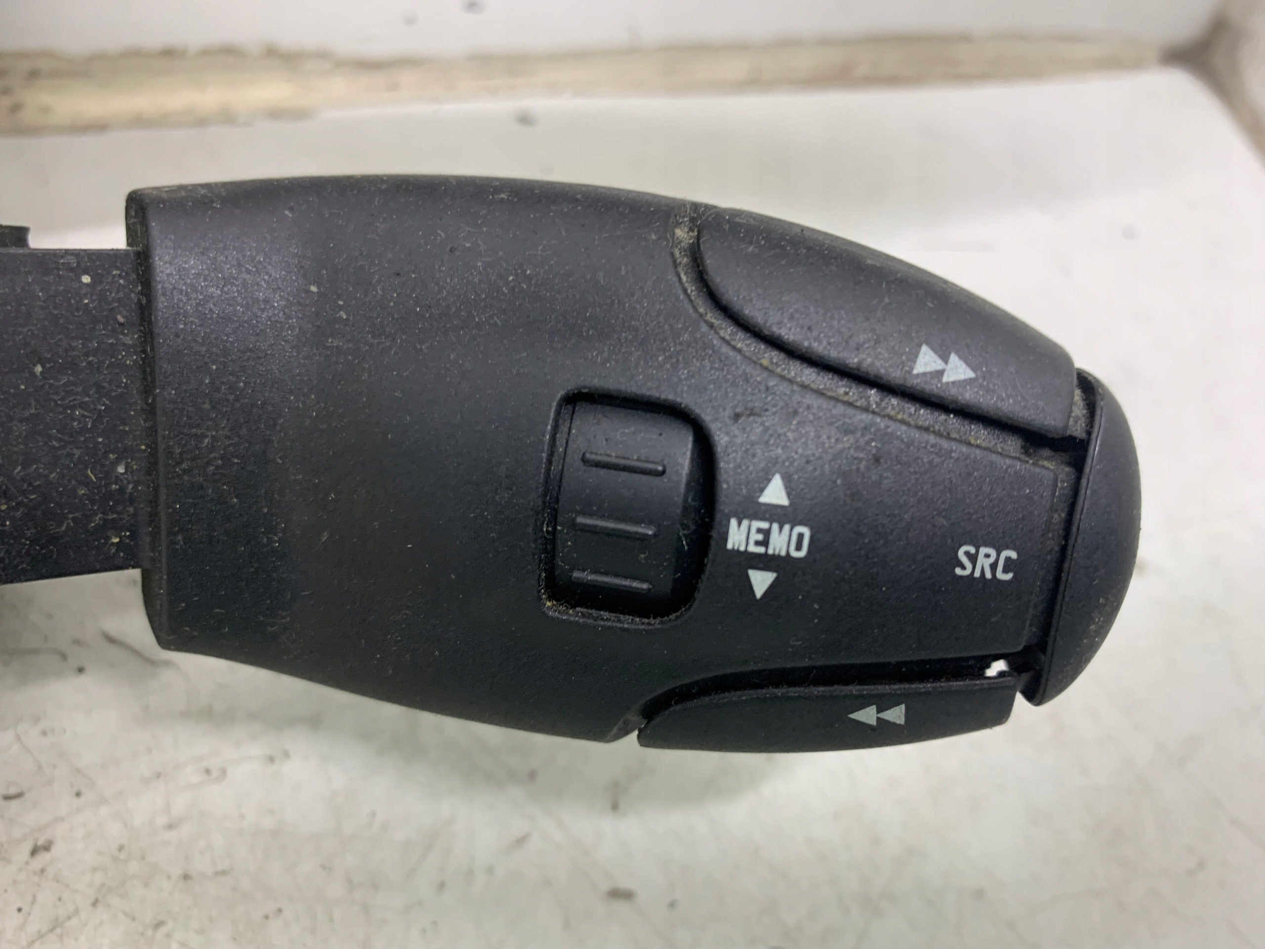 steering wheel levers and controls MANETKA ring 96658426XT BERLINGO II PARTNER II 08-18