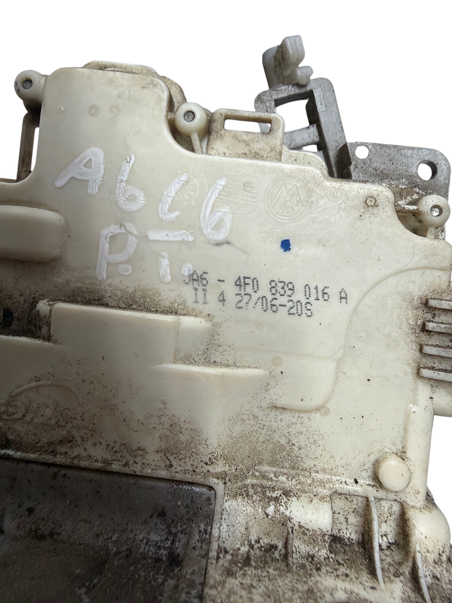 zámek pravý záď AUDI A6 C6 4F0839016A
