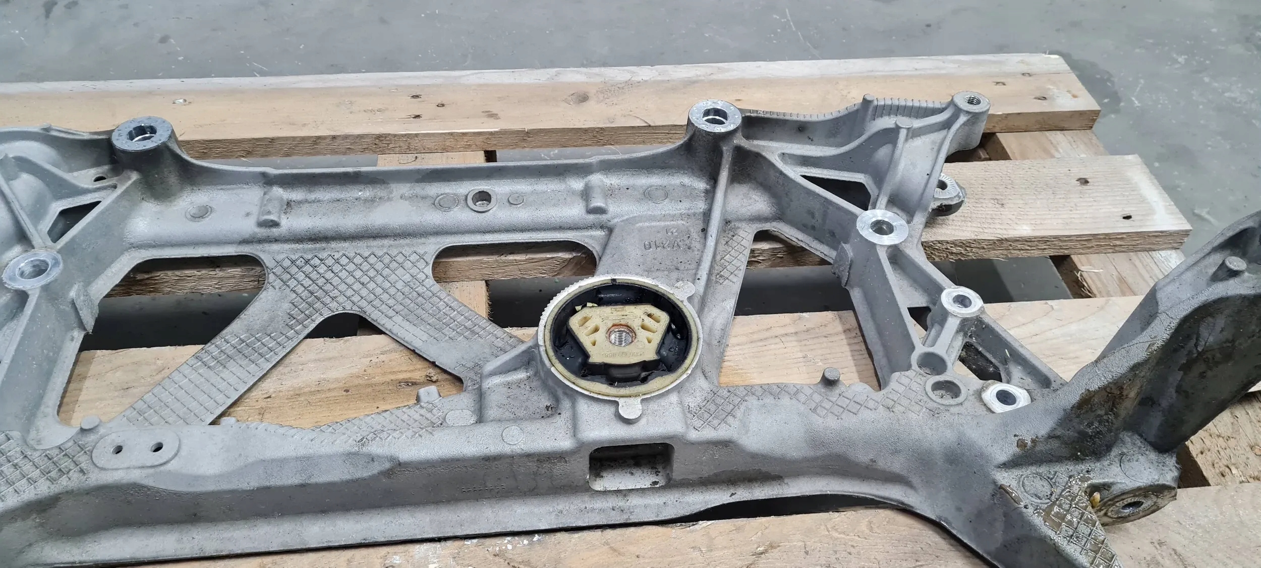 S3 8Y A3 axle beam axle beam springing front subframe below engine 3Q0199369E