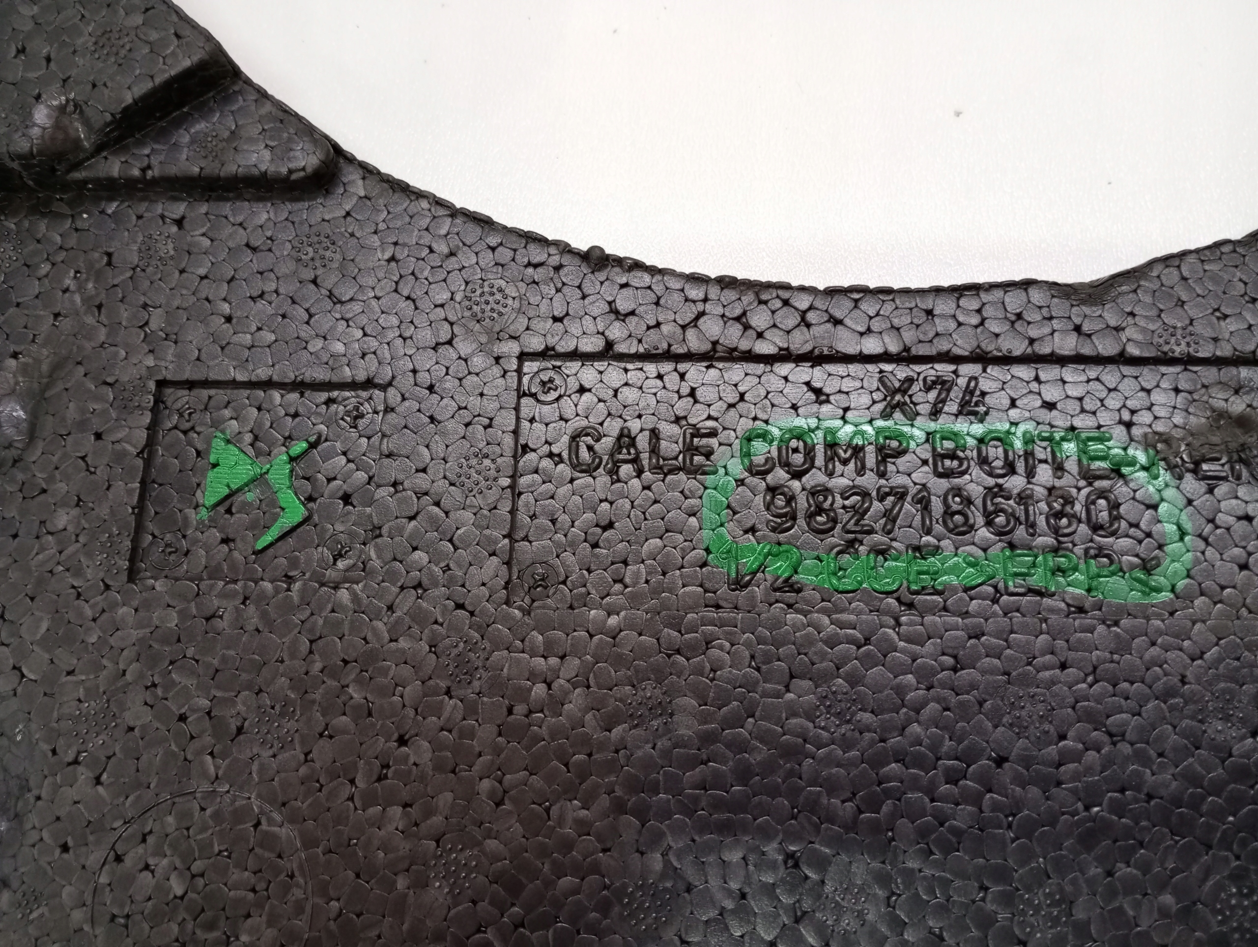 boot floor well polystirene CITROEN DS7 PEUGEOT 9827186180