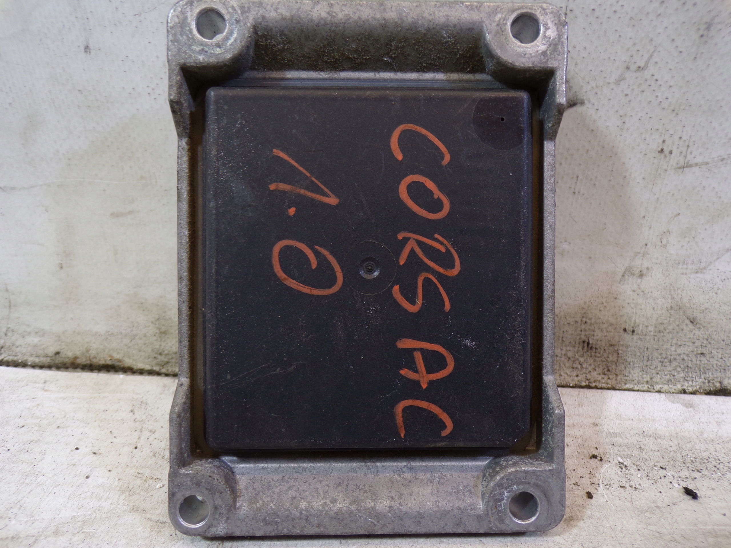 computer control unit of the engine OPEL CORSA D 1.0 0261207960
