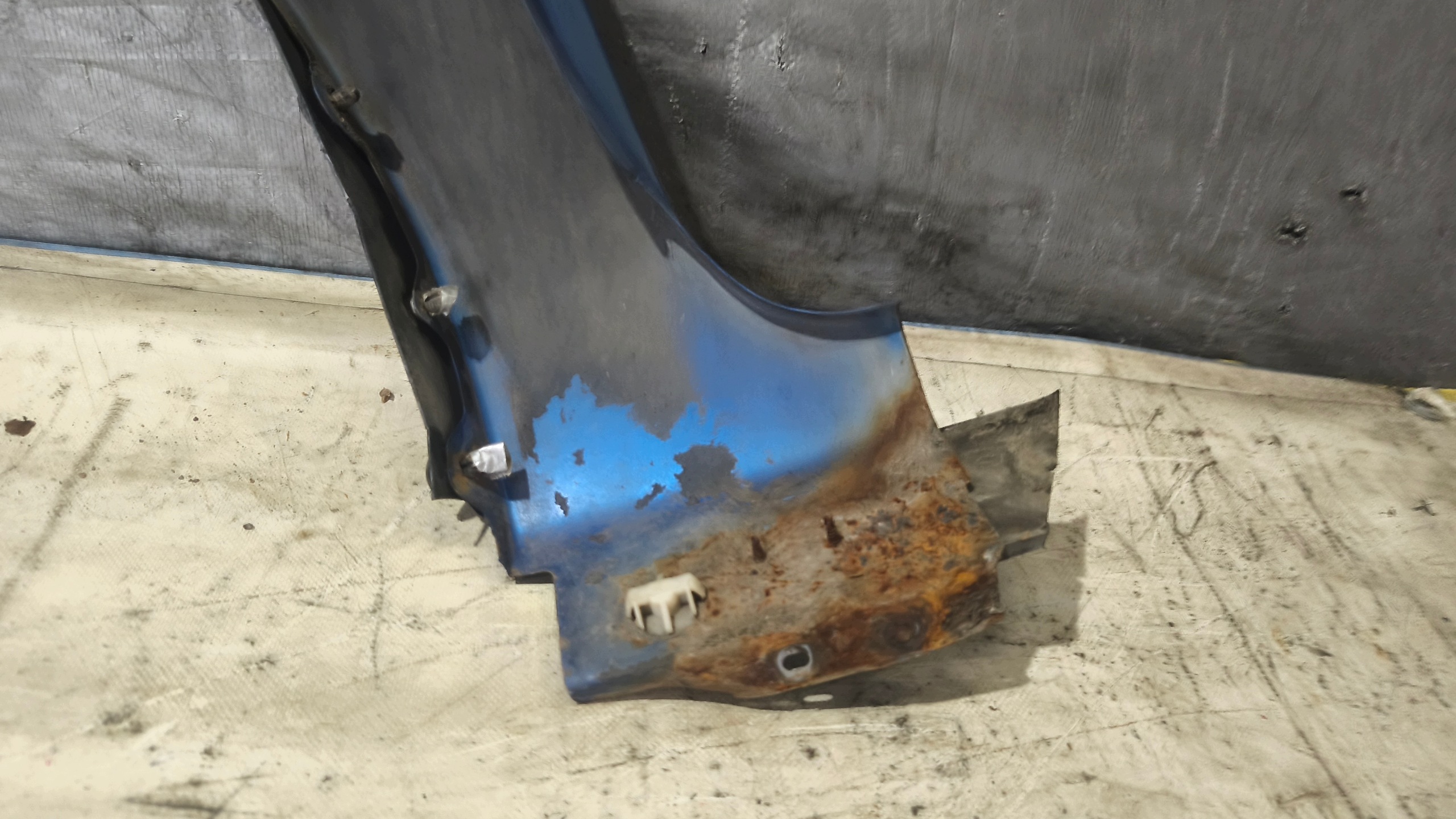 fender right front MAZDA 3 2005r