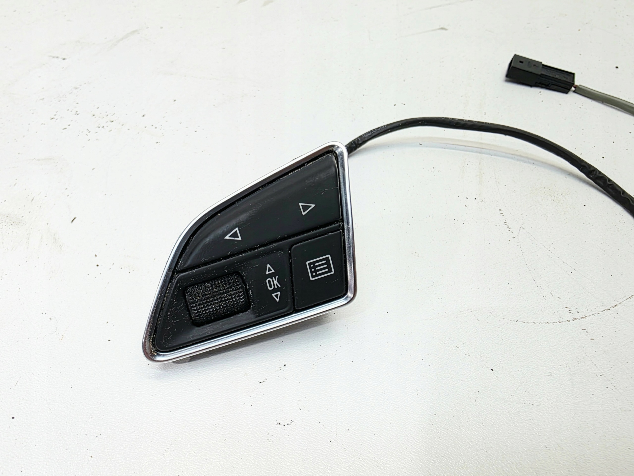 GUZIK button MULTIFUNKCJI CHROM AUDI A3 8V Q3 8U 8U0951523C