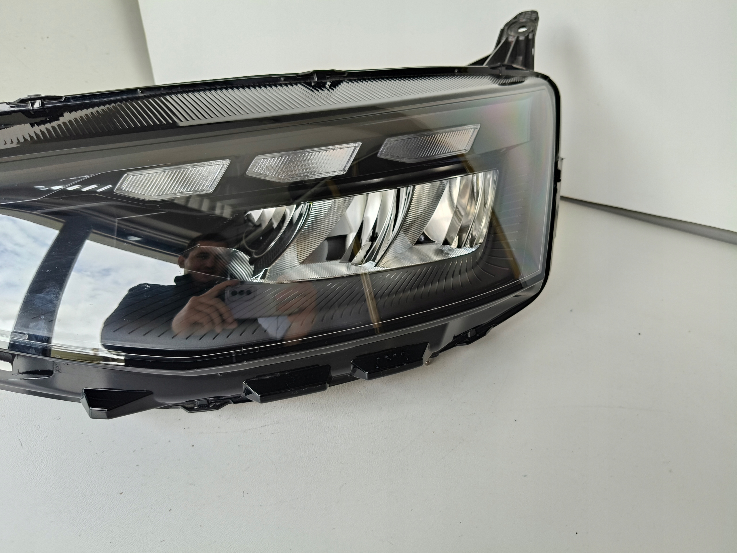 light left REFLEKTOR VW T7 7T 7T0 25- LIFT FULL LED