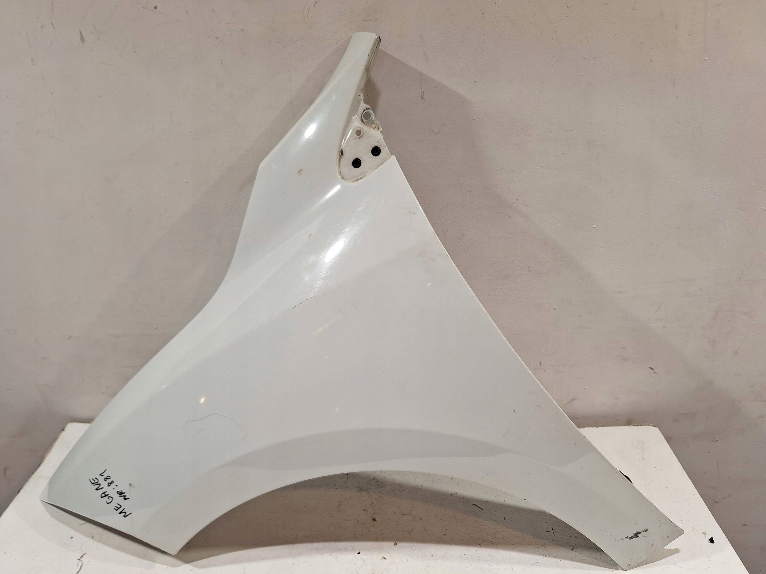blatník předek levý RENAULT MEGANE III 09