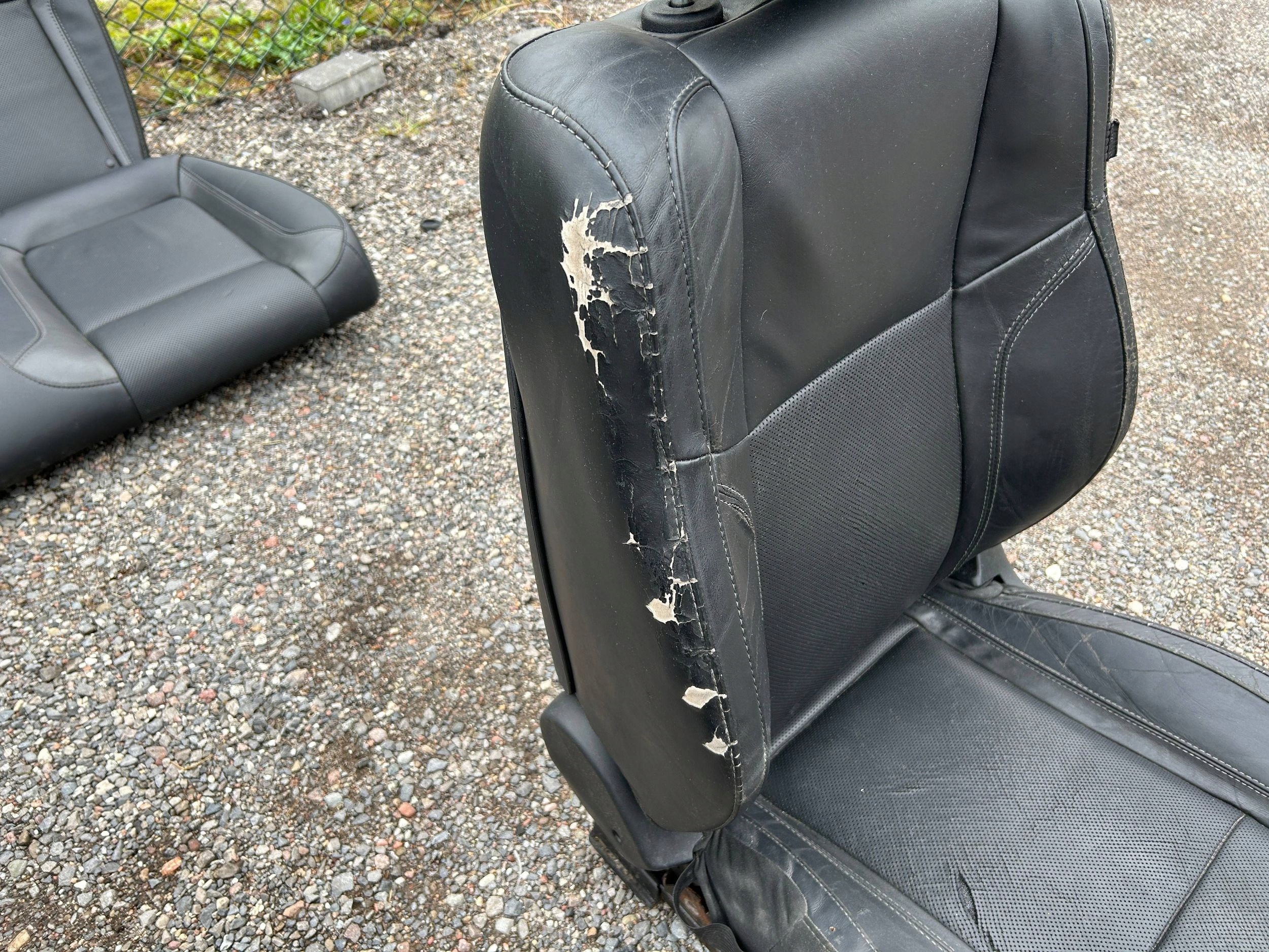 seats inner leather Dodge Challenger 2015
