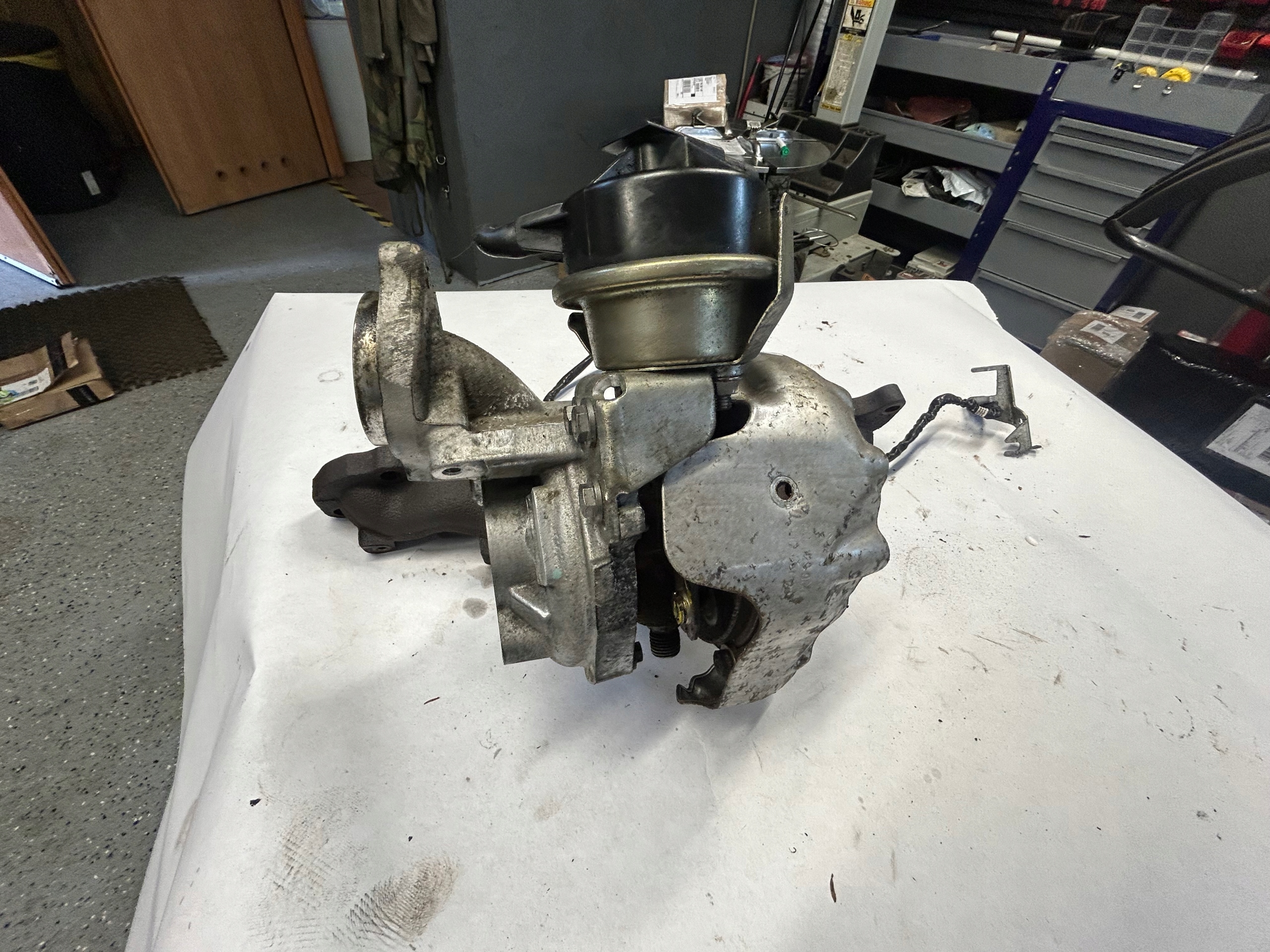 AUDI A4 B9 2,0 TDI turbó 04L253019A