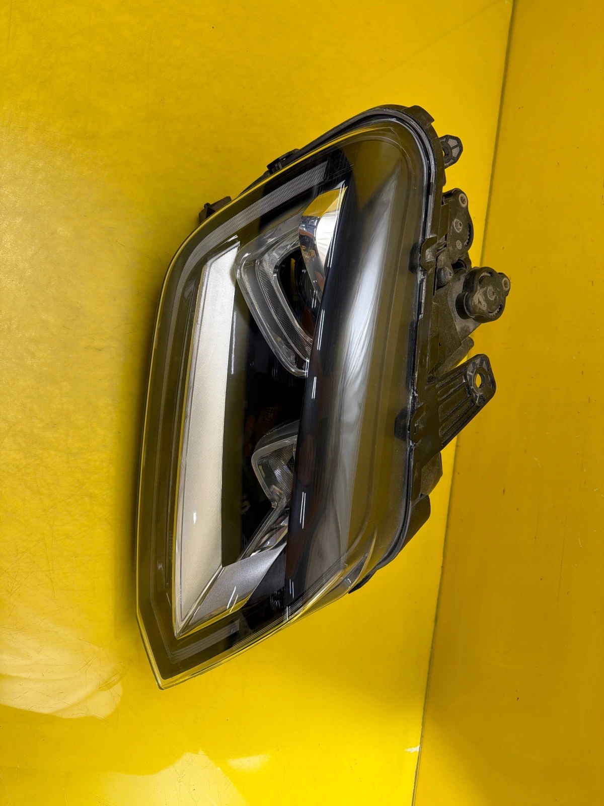 VW Amarok 1 e 2H3 Lift Bi-Xenon Led 2H3941032 16-20