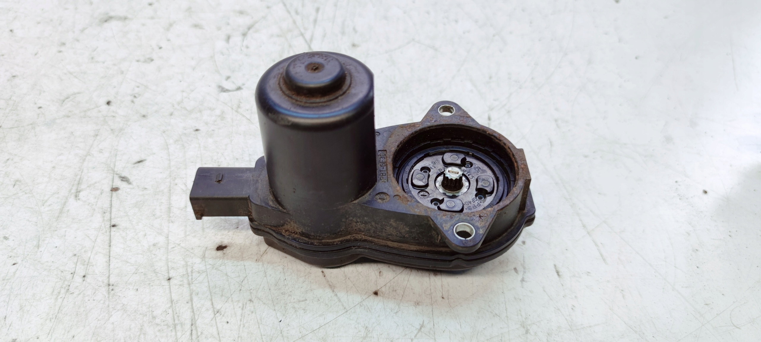 Motor elektrische Parkbremse links oder rechts heck AUDI A6 C7 A7 A8 32337647B