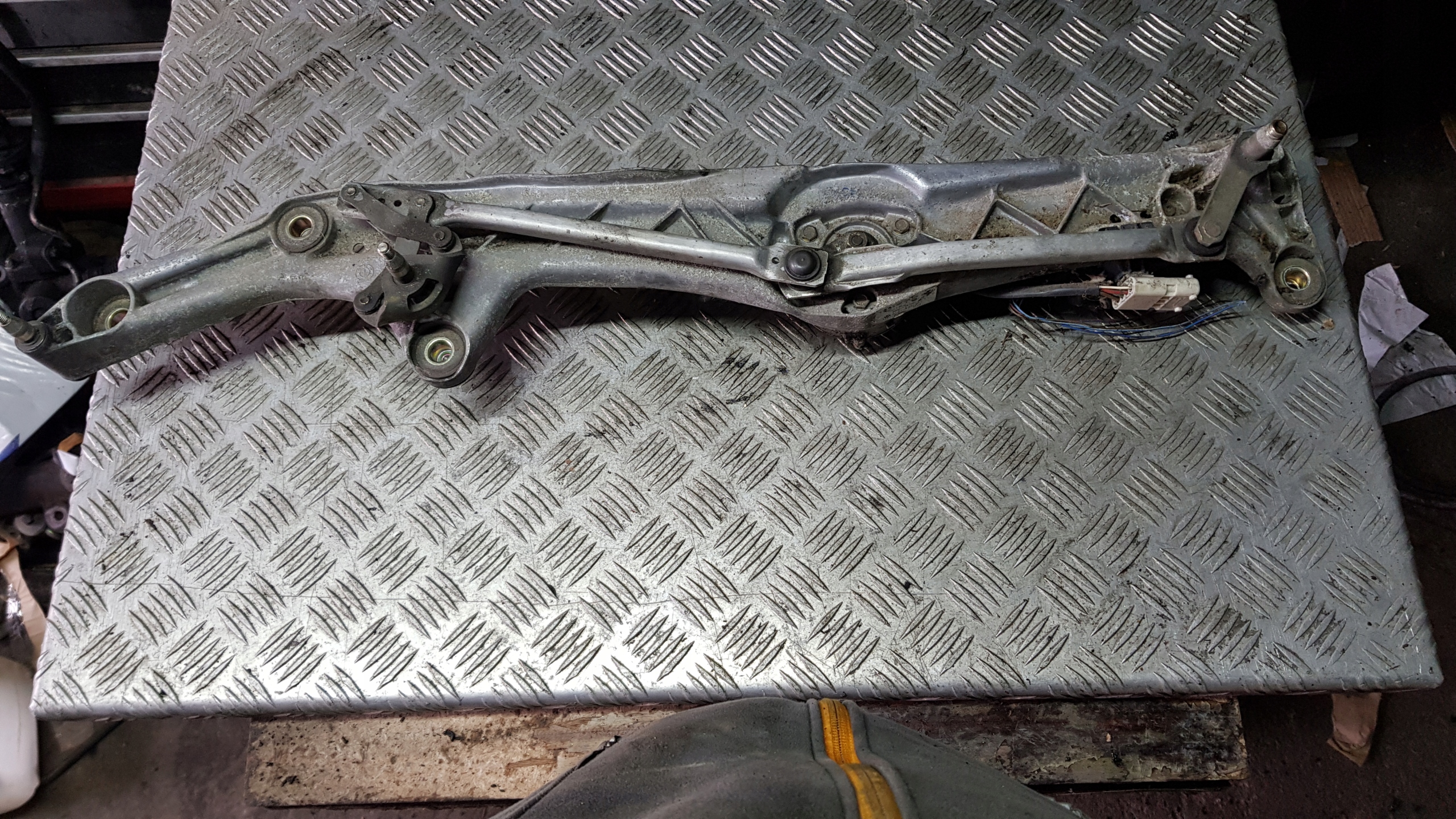 BMW E38 7 Wischergestänge vorne