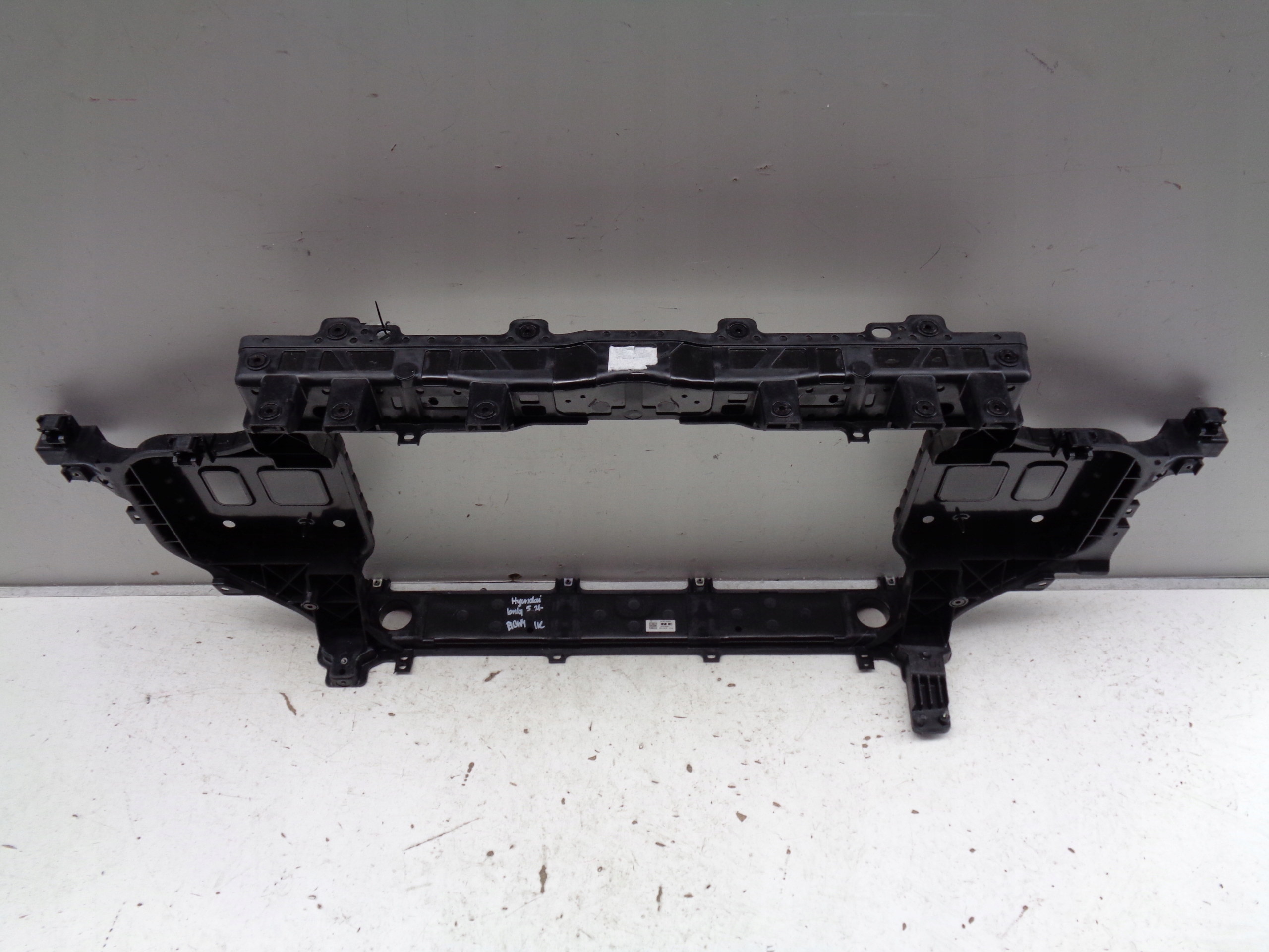 new bar, wall front HYUNDAI IONIQ 5 21