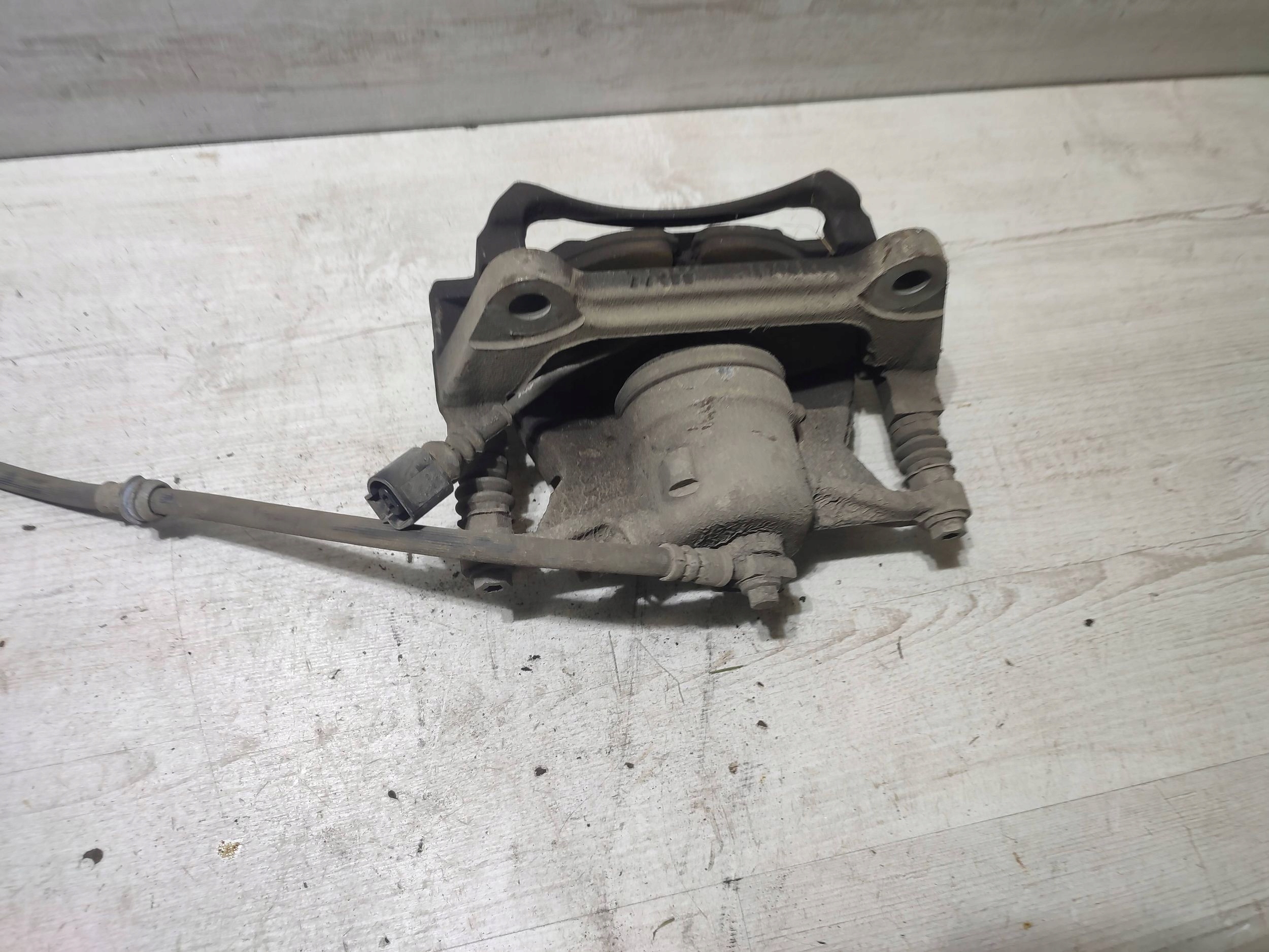 Volkswagen Touran III 20r 5TA front side right caliper