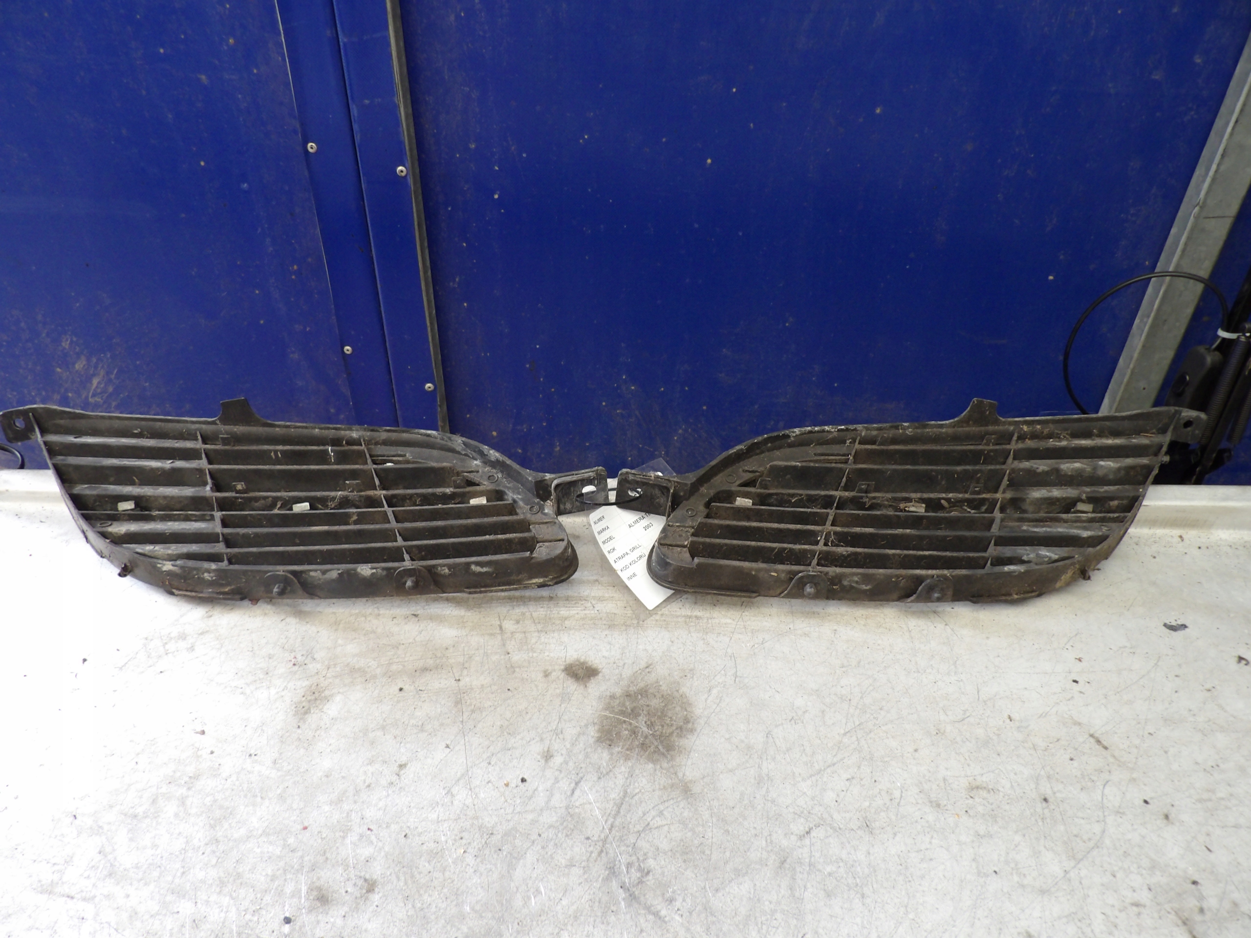Nissan Almera Tino Grill, Grill