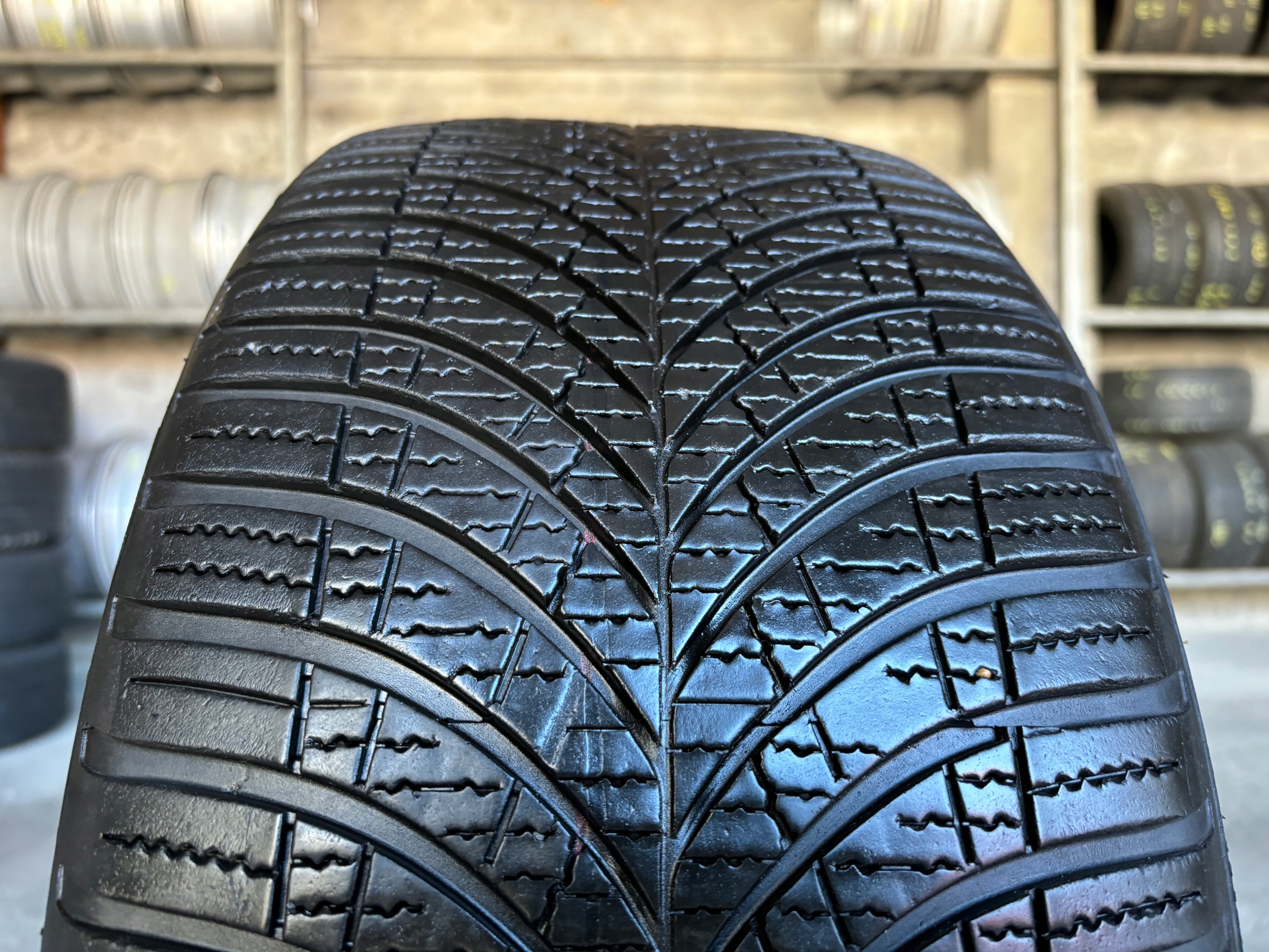 Goodyear Vector 4seasons Gen 3 225 40 18 - Niska cena na Allegro Goodyear Vector 4seasons Gen 3 225 40 18 - Niska cena na Allegro