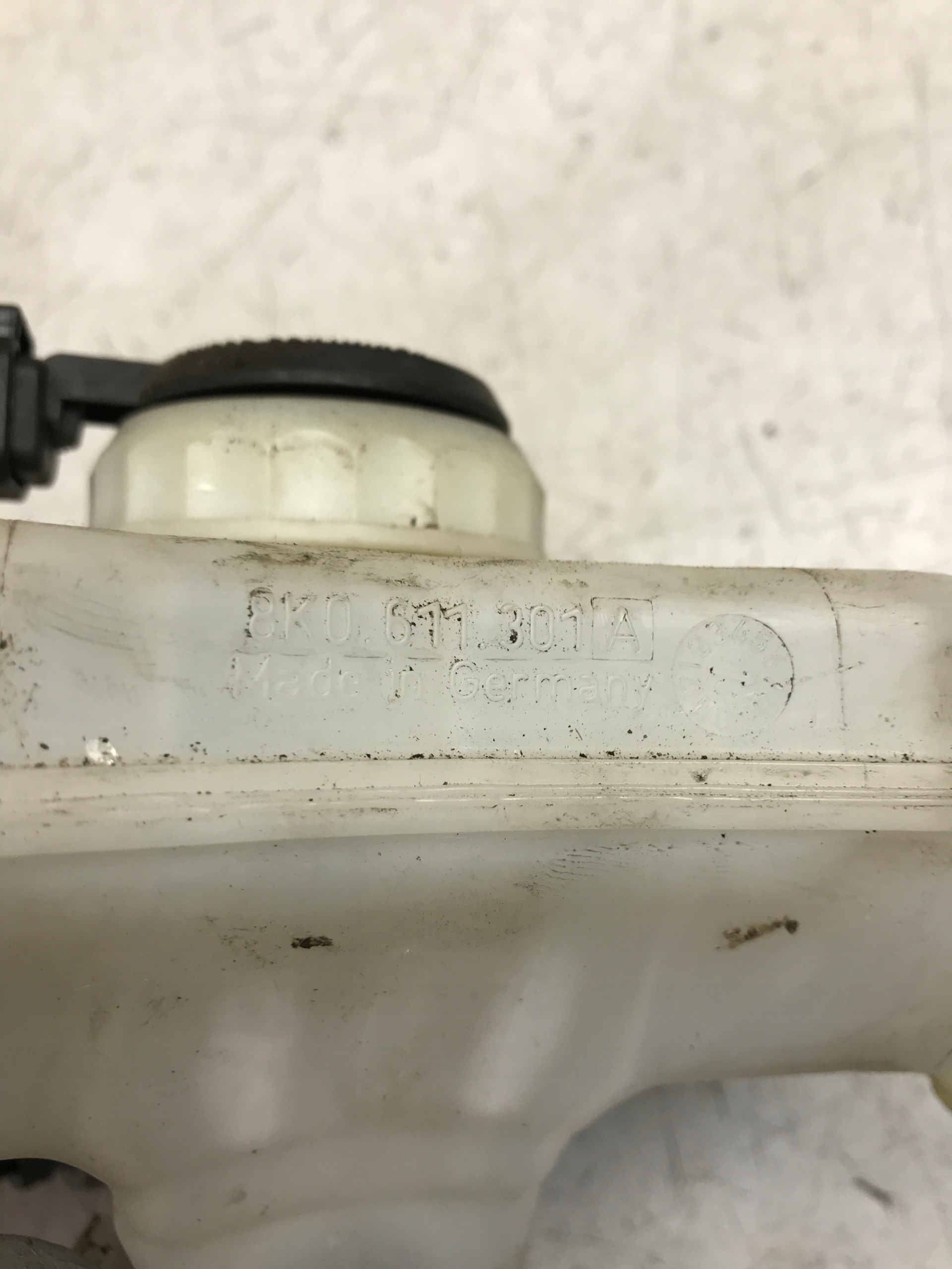 brake booster tank A4 B8 A5 8K0611301A