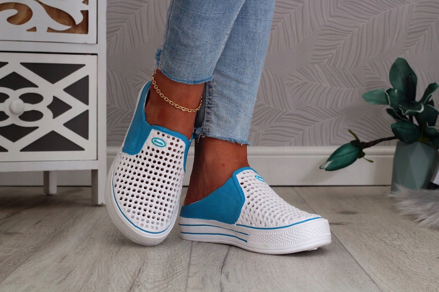 DAMSKIE KLAPKI KROKSY BUTY LEKKIE CHODAKI PIANKOWE WYGODNE Model KLAPKI DAMSKIE LEKKIE PIANKA