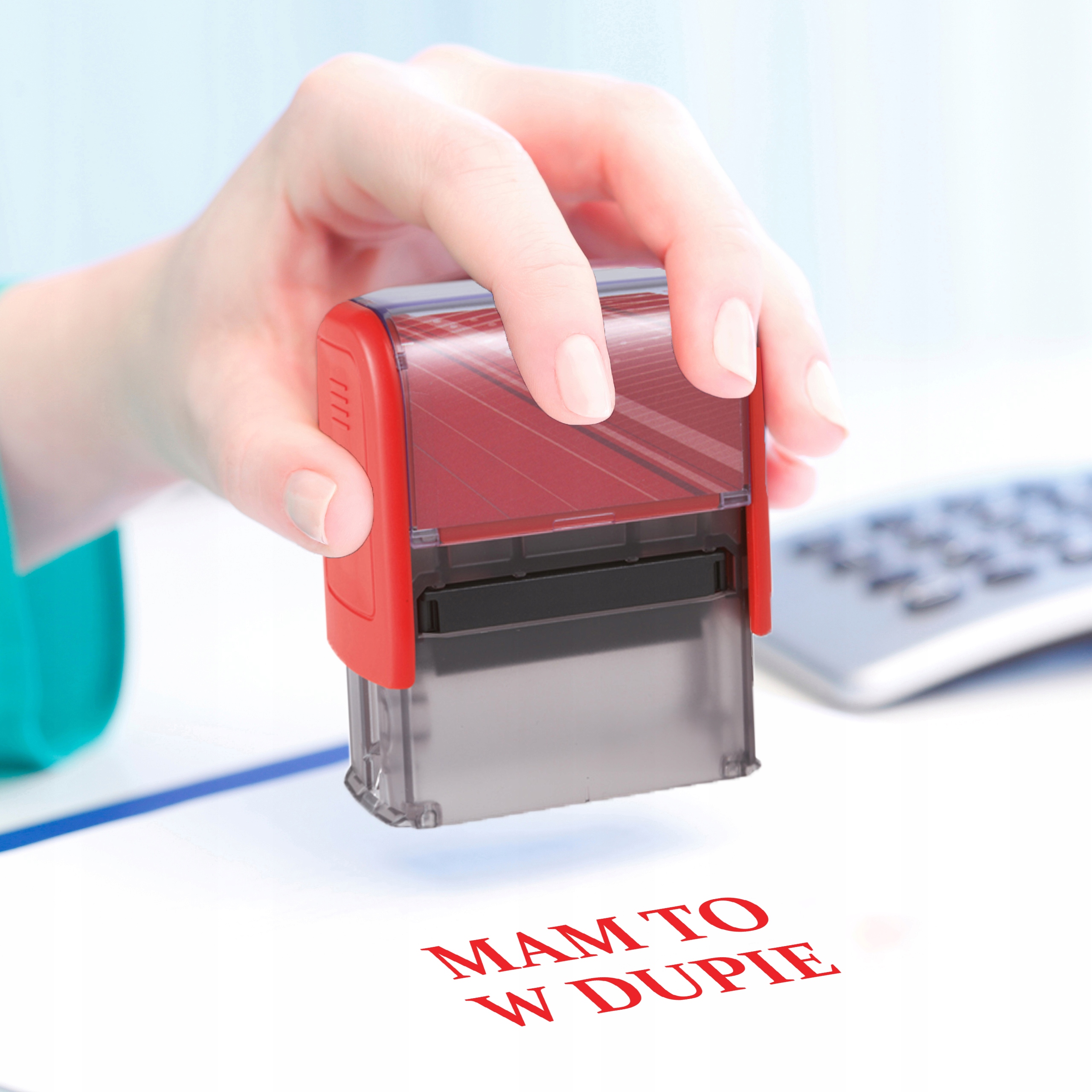 PIECZĄTKA AUTOMATYCZNA Z NAPISEM MAM TO W DUPIE GADŻET NA PREZENT Rodzaj Automatyczna (samotuszująca)