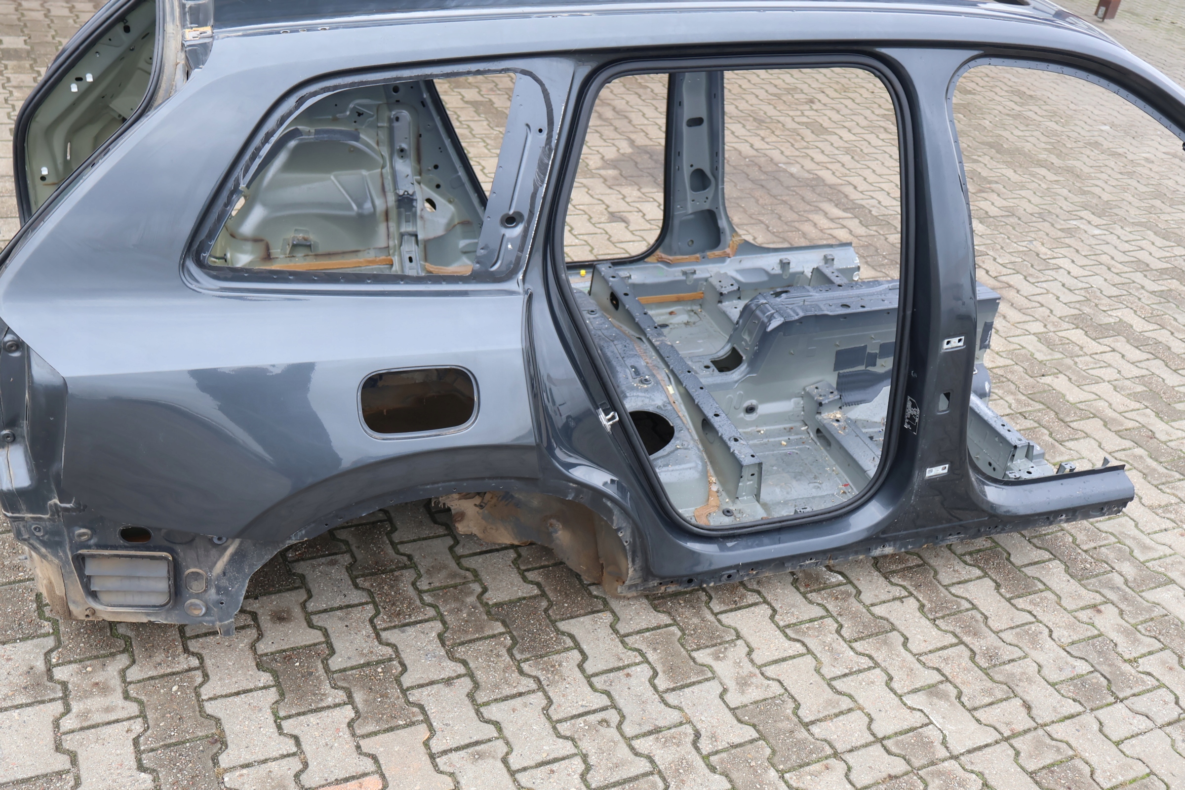 VOLVO XC90 II ĆWIARTKA BŁOTNIK PRAWA TYŁ 492-46