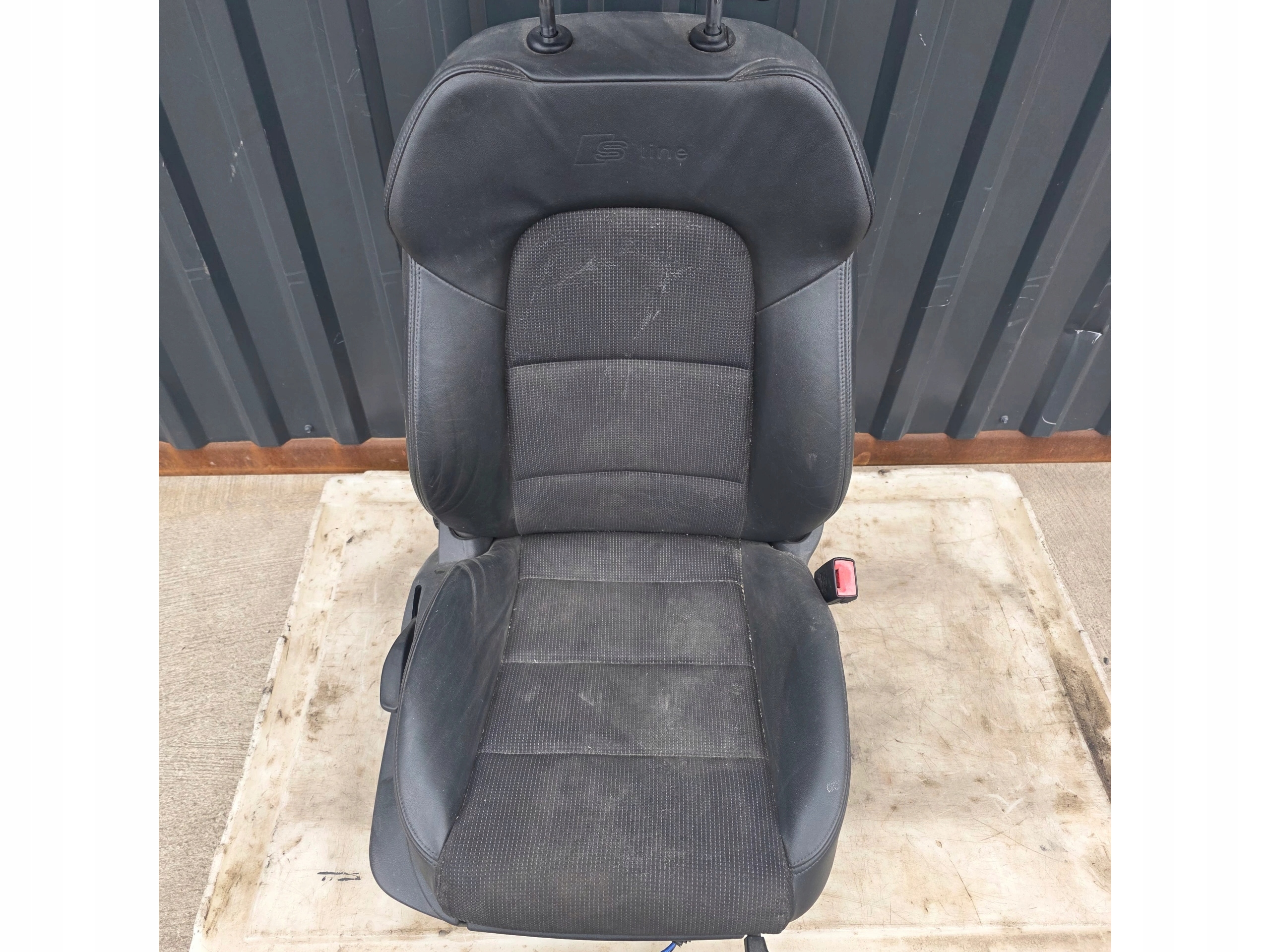 seat front right PASAZER AUDI A3 8P SPORTBACK S LINE POL leather