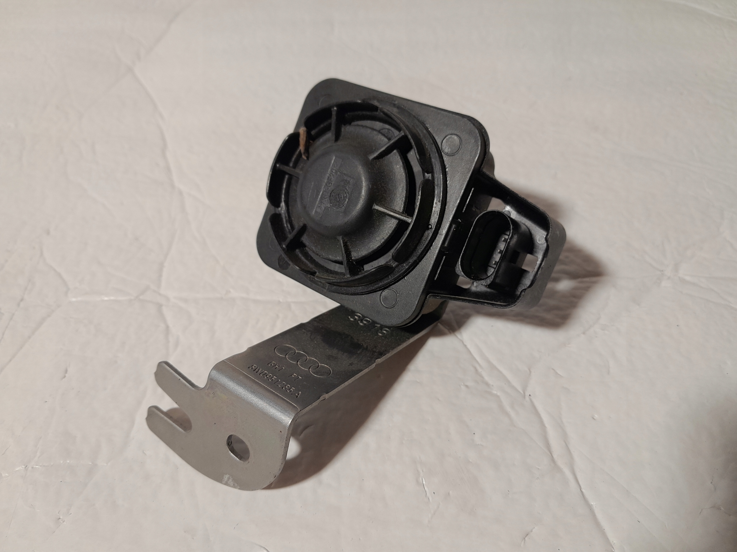 AUDI A4 B9 SYRENA ALARMU Support plaque 8W0951285A