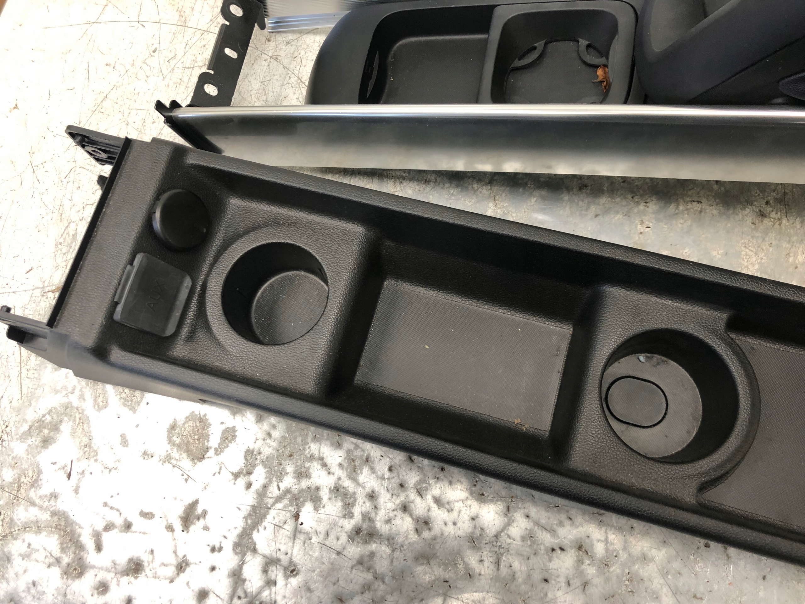 TUNEL central armrest OPEL MERIVA B 13260358
