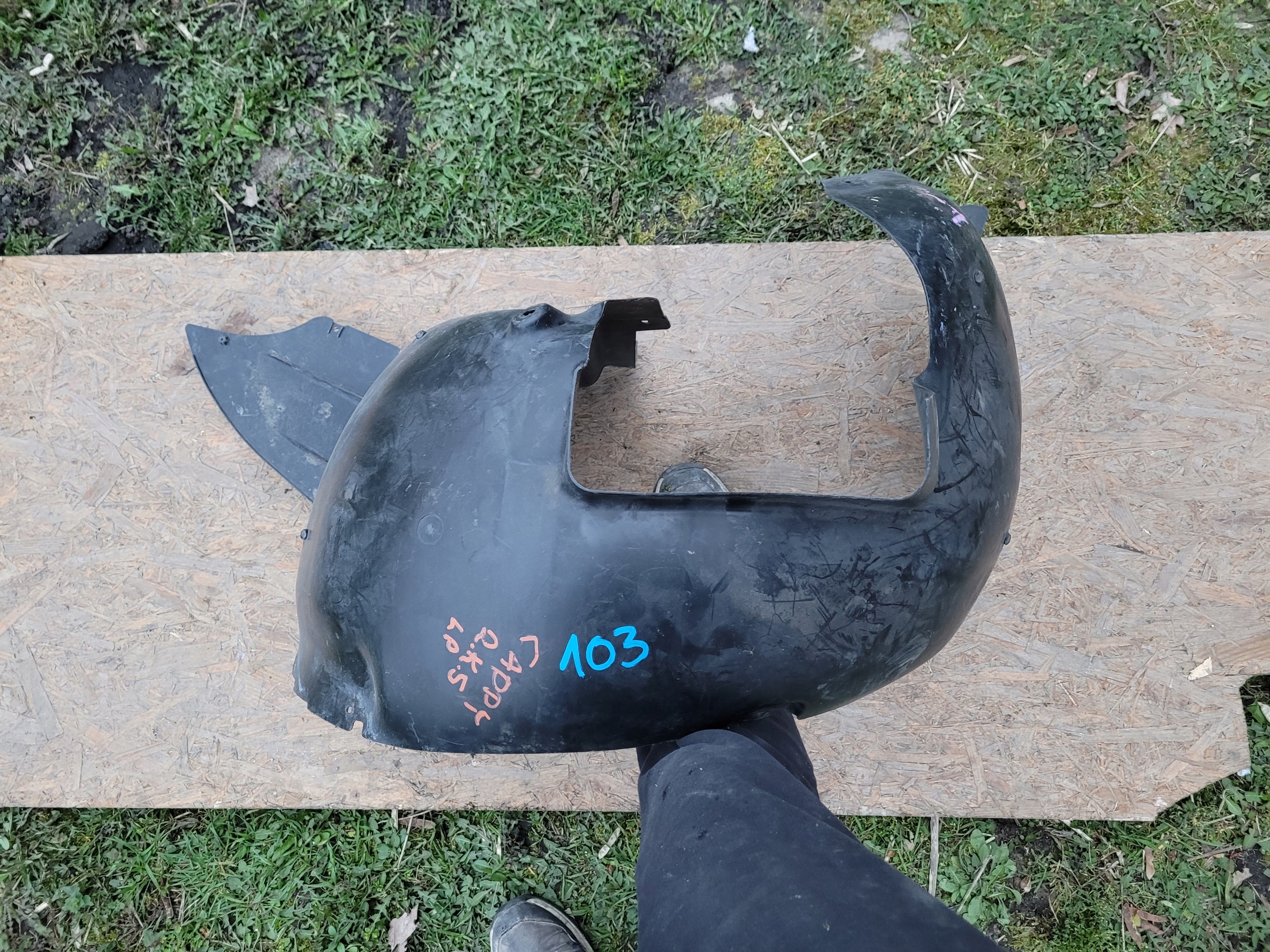mudguard front front left VW VOLKSWAGEN CADDY 2K5