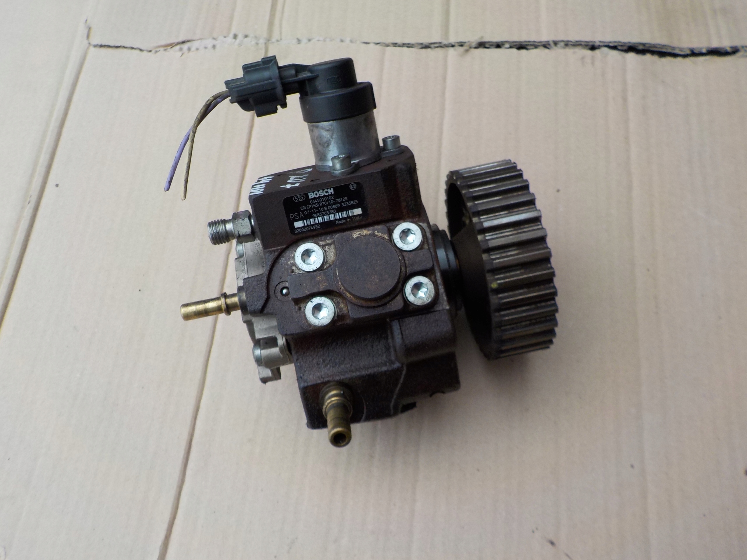 Топливный насос peugeot 207 1,4 hdi 0445010102