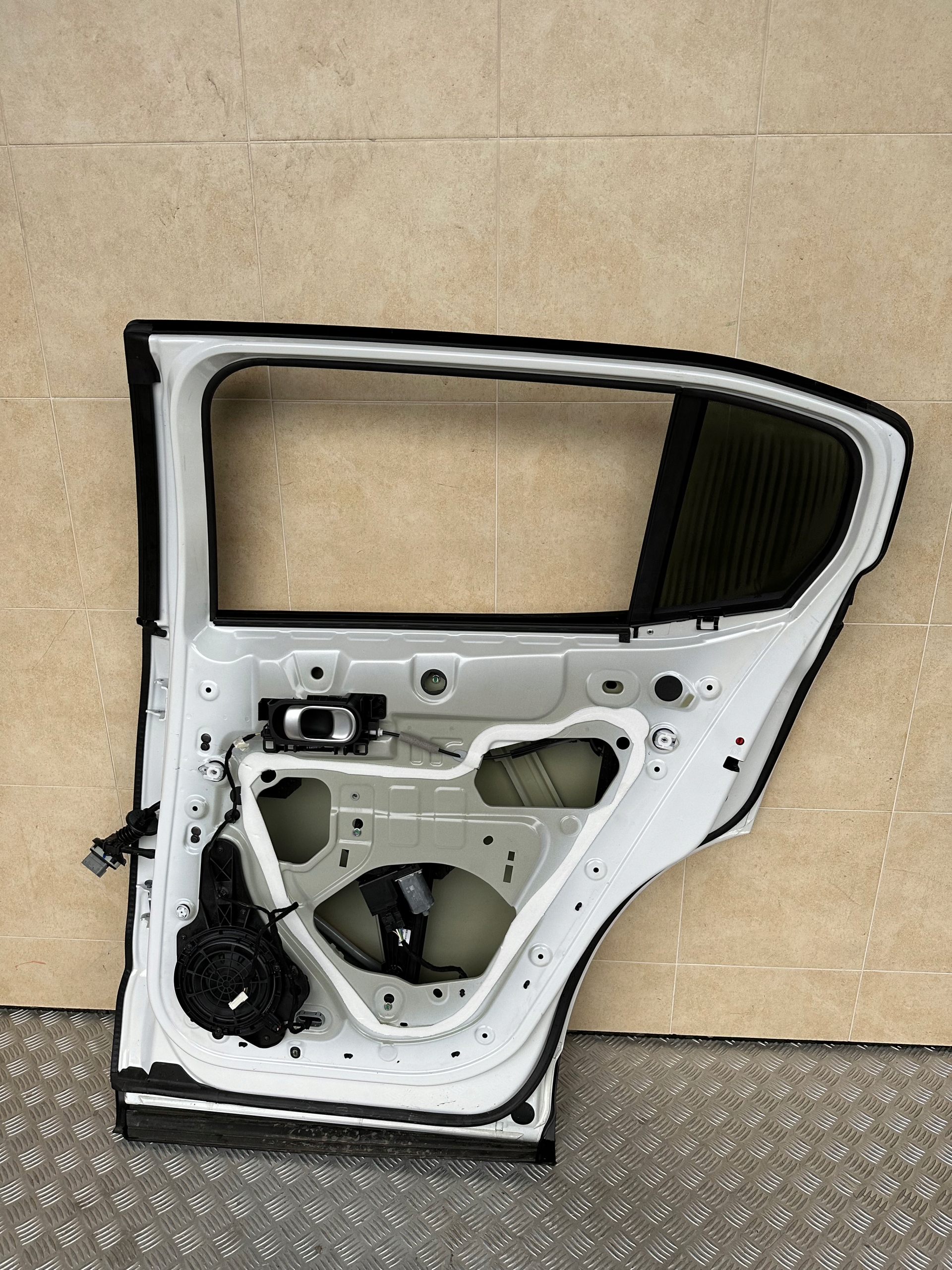 DRZWI PRAWE KOMPLETNE CITROEN C5 AIRCROSS Strona zabudowy tył - prawa