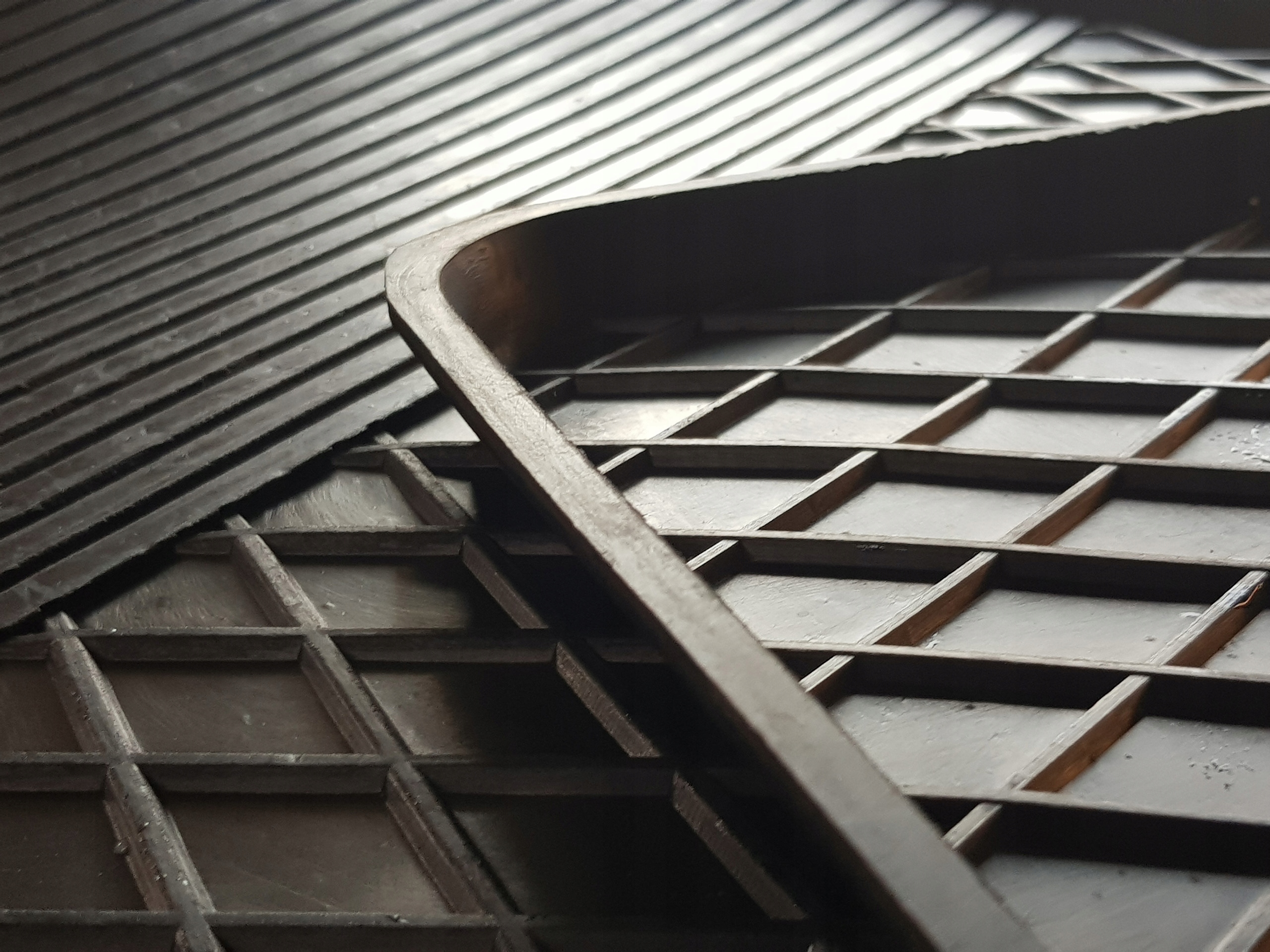 Fiat 126P 1973-2000 Dywaniki gumowe korytka Producent Max-Dywanik