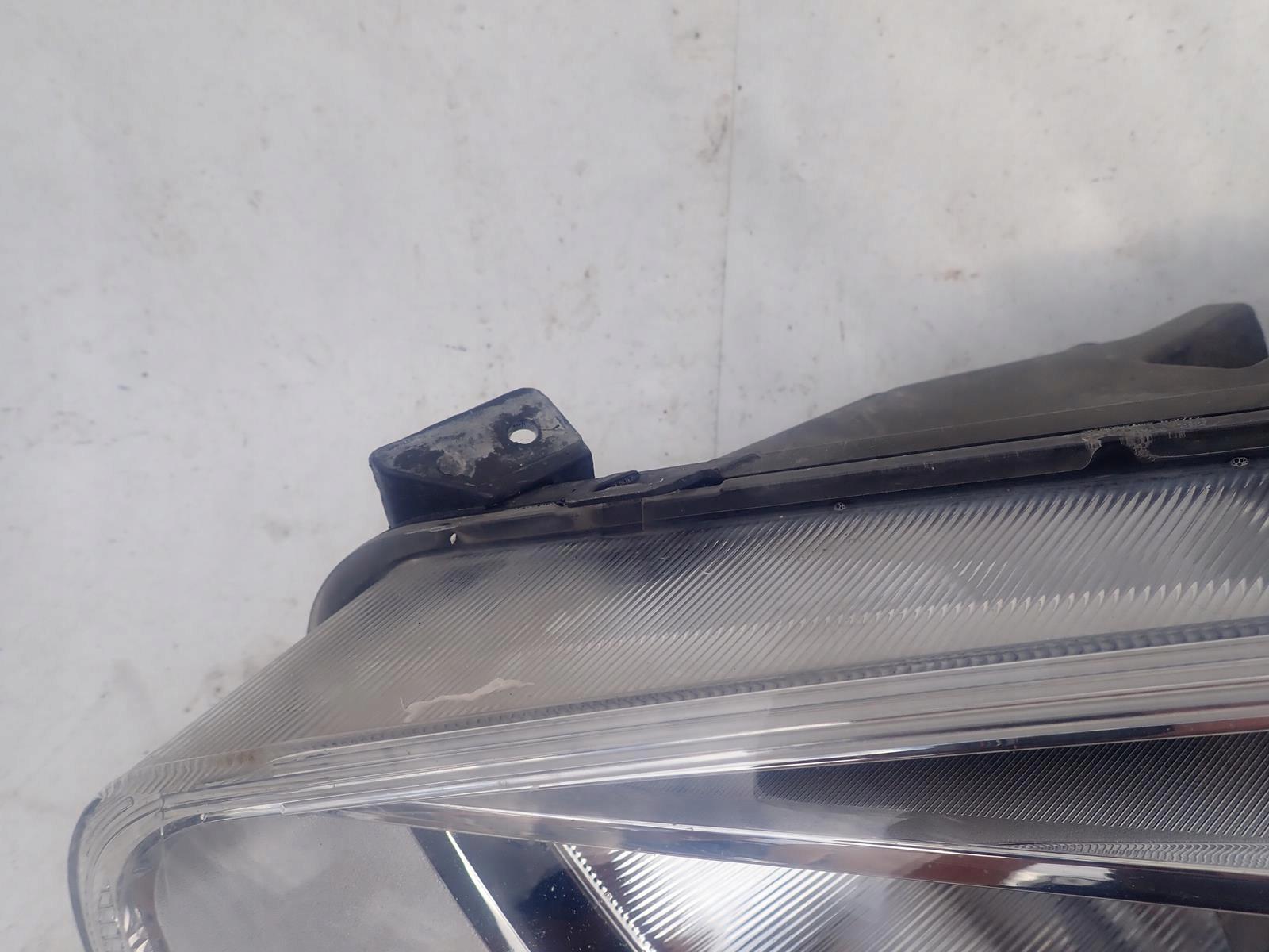 FORD TRANSIT COURIER 14- light front front left