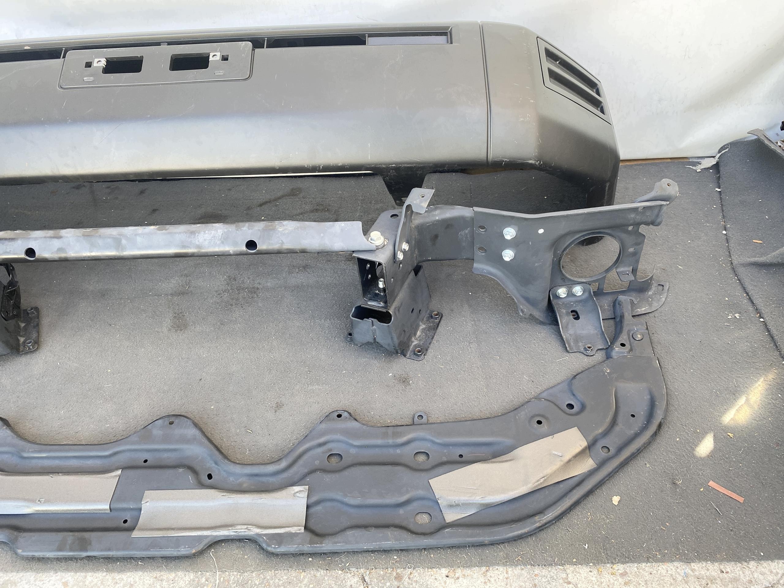 TOYOTA LAND CRUISER J70 23r. front bumper pillar below bumper ORYG.