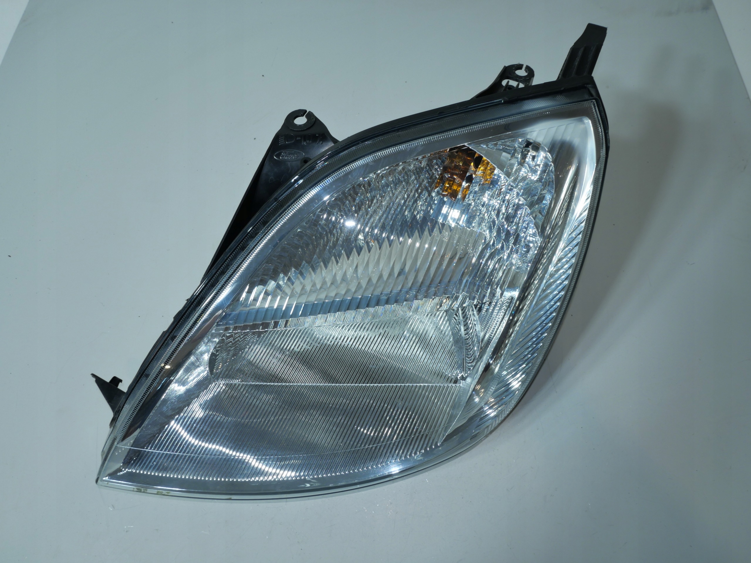 FORD FIESTA MK6 01-07 REFLEKTOR left light front 2S6X-13W030-CE