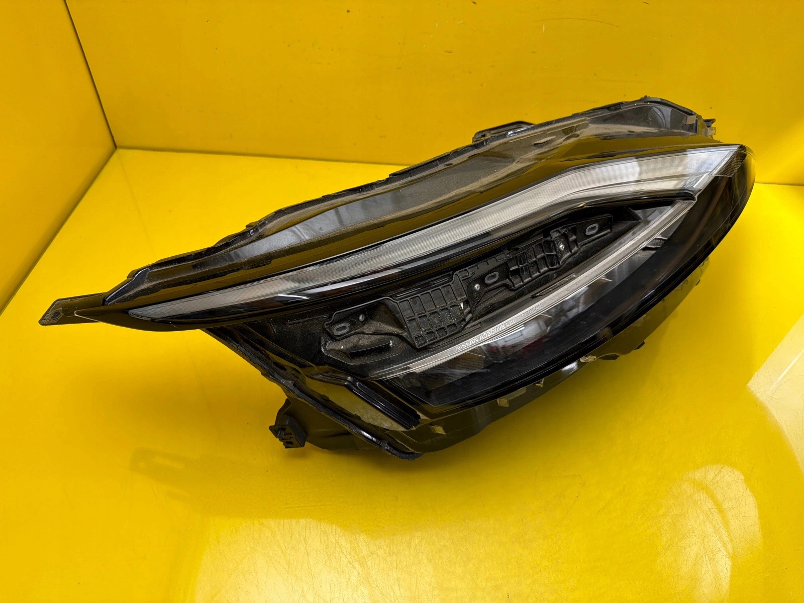 light right Nissan Qashqai 21- Full Led 100-8D02J