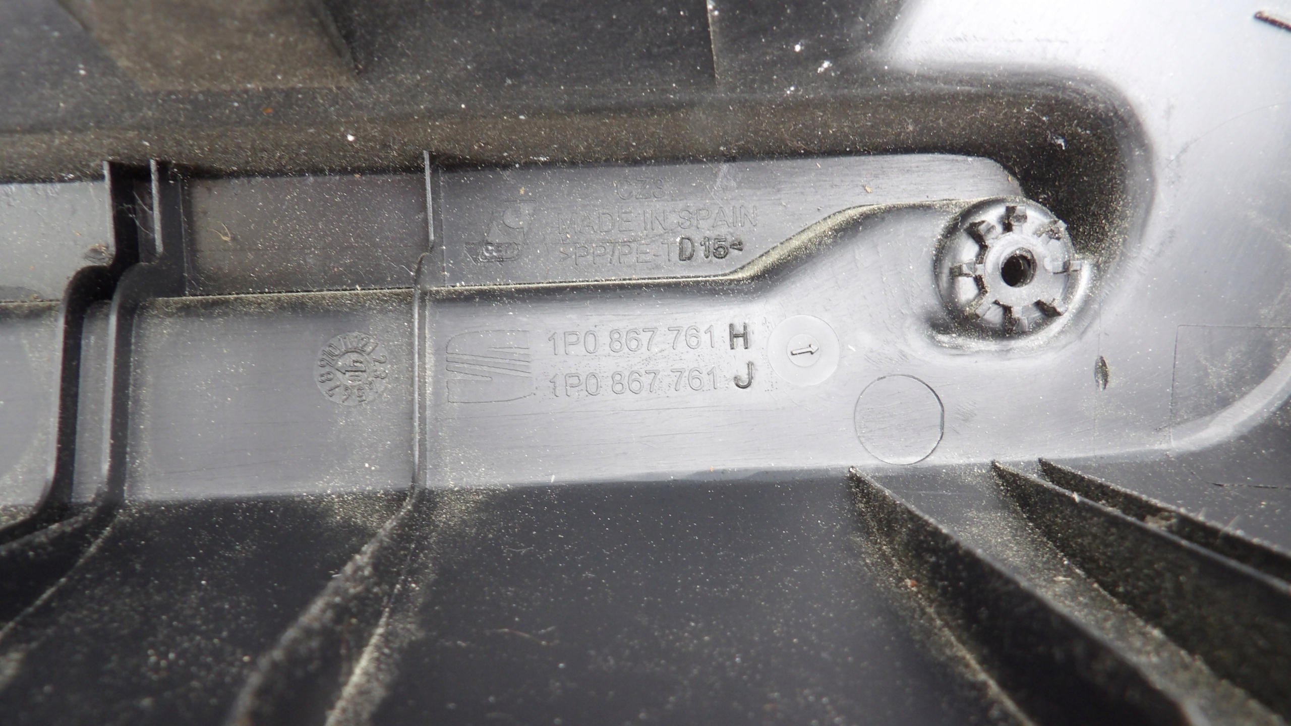SEAT LEON 2 II plastic boot plato left