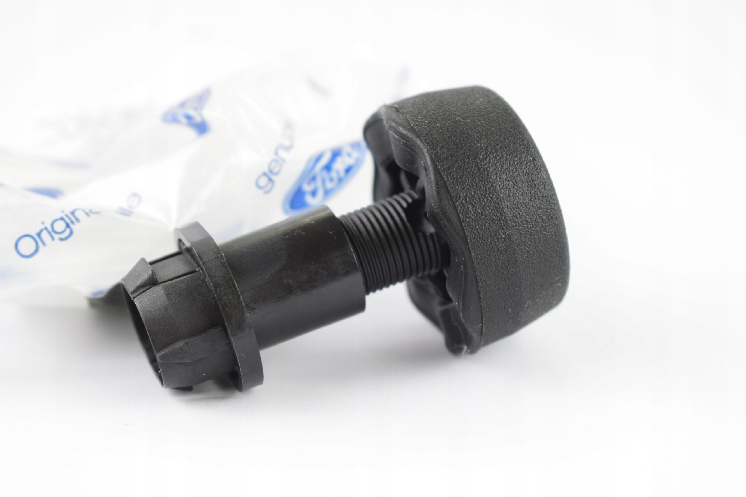 ODBÓJ MASKI FORD FIESTA Mk7 Mk8 2012- ECOSPORT 13-